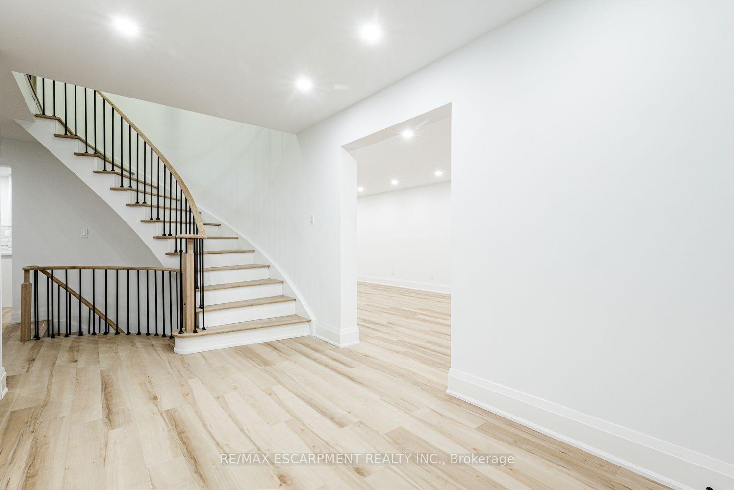 Photo 3 of 2104 Mississauga Road, Mississauga, Sheridan — HOMEH