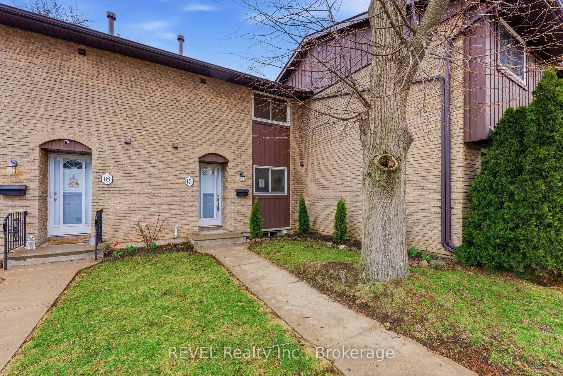 Photo 3 of Unit 15, 151 Linwell Road, St. Catharines, Lakeport — HOMEH
