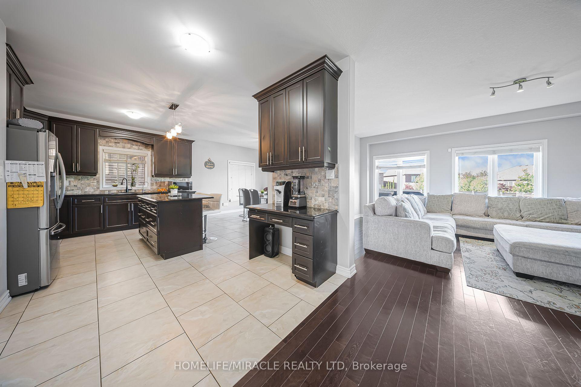 Photo 14 of 795 Robert Ferrie Drive, Kitchener, Doon South — HOMEH