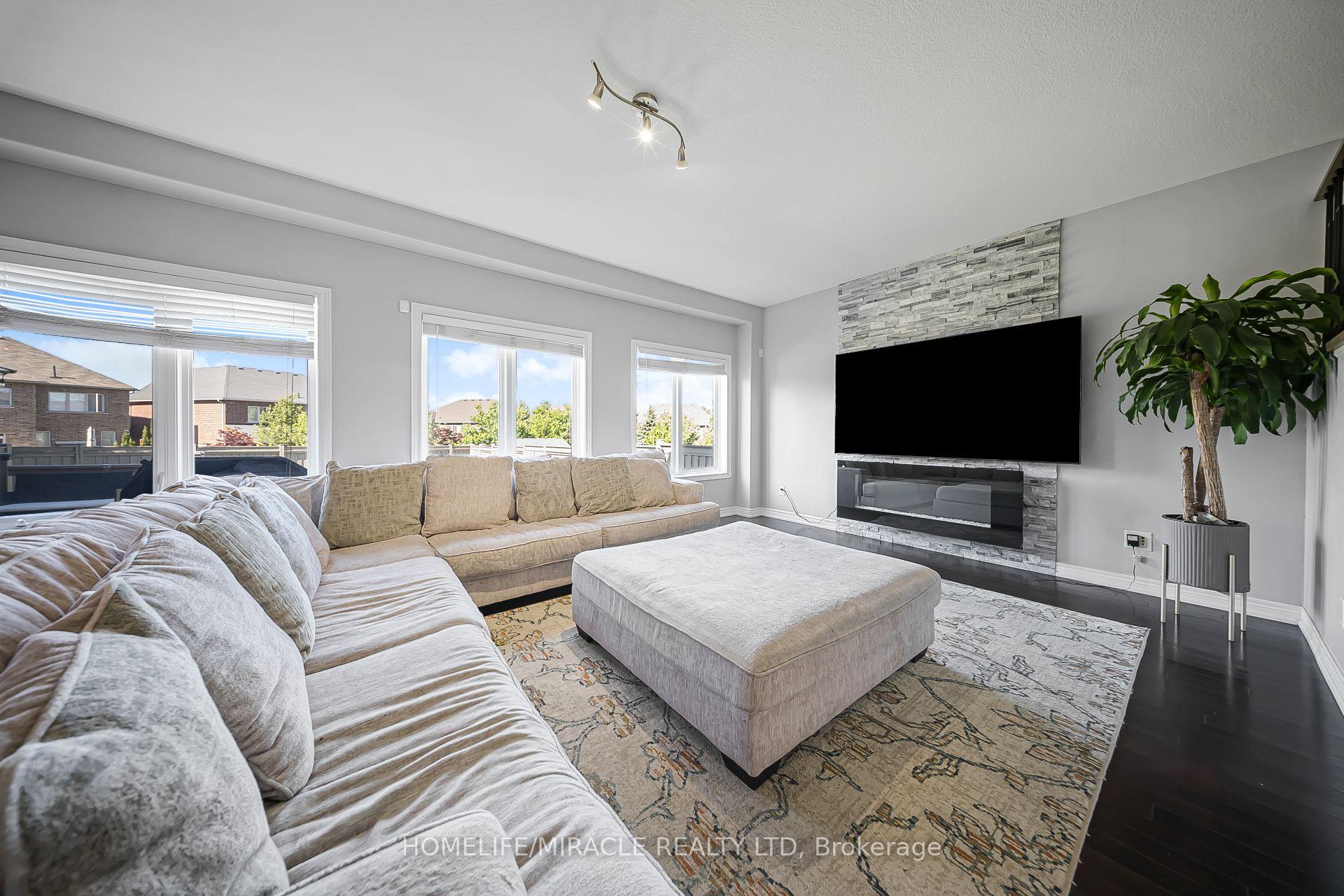 Photo 18 of 795 Robert Ferrie Drive, Kitchener, Doon South — HOMEH