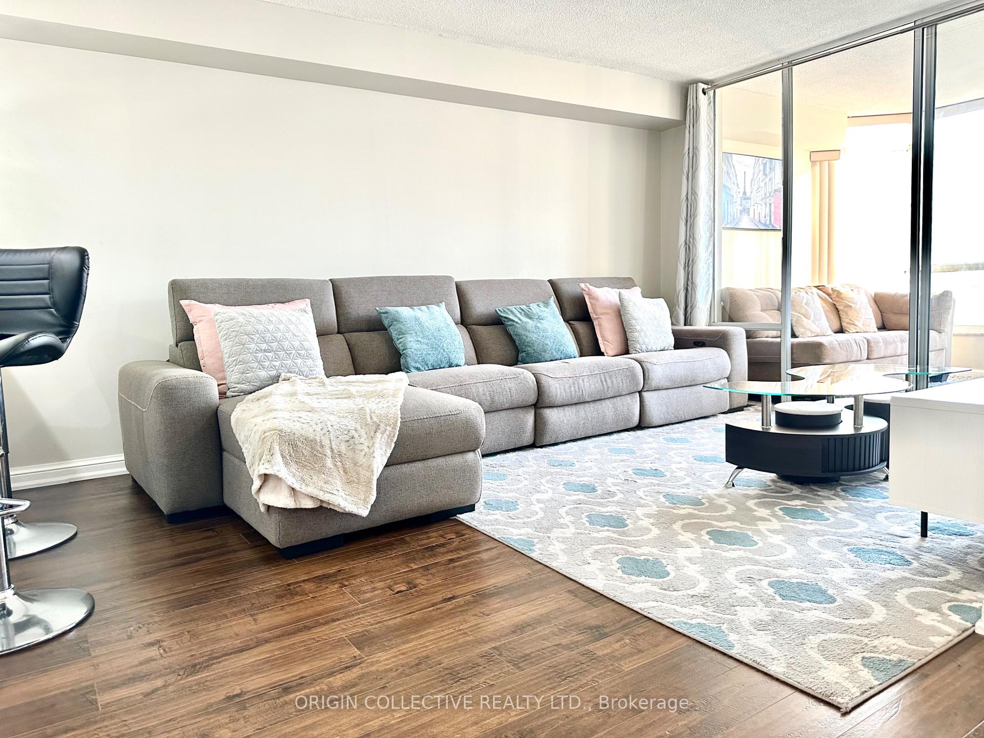Photo 3 of Unit 905, 24 Hanover Road, Brampton, Queen Street Corridor — HOMEH