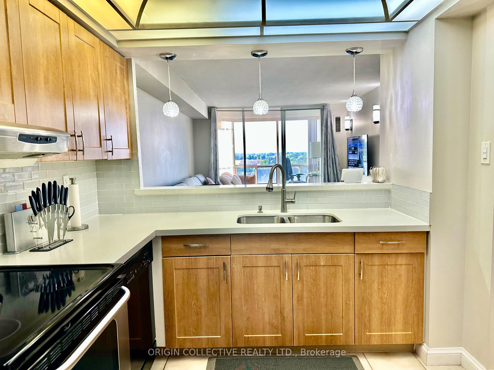 Photo 8 of Unit 905, 24 Hanover Road, Brampton, Queen Street Corridor — HOMEH