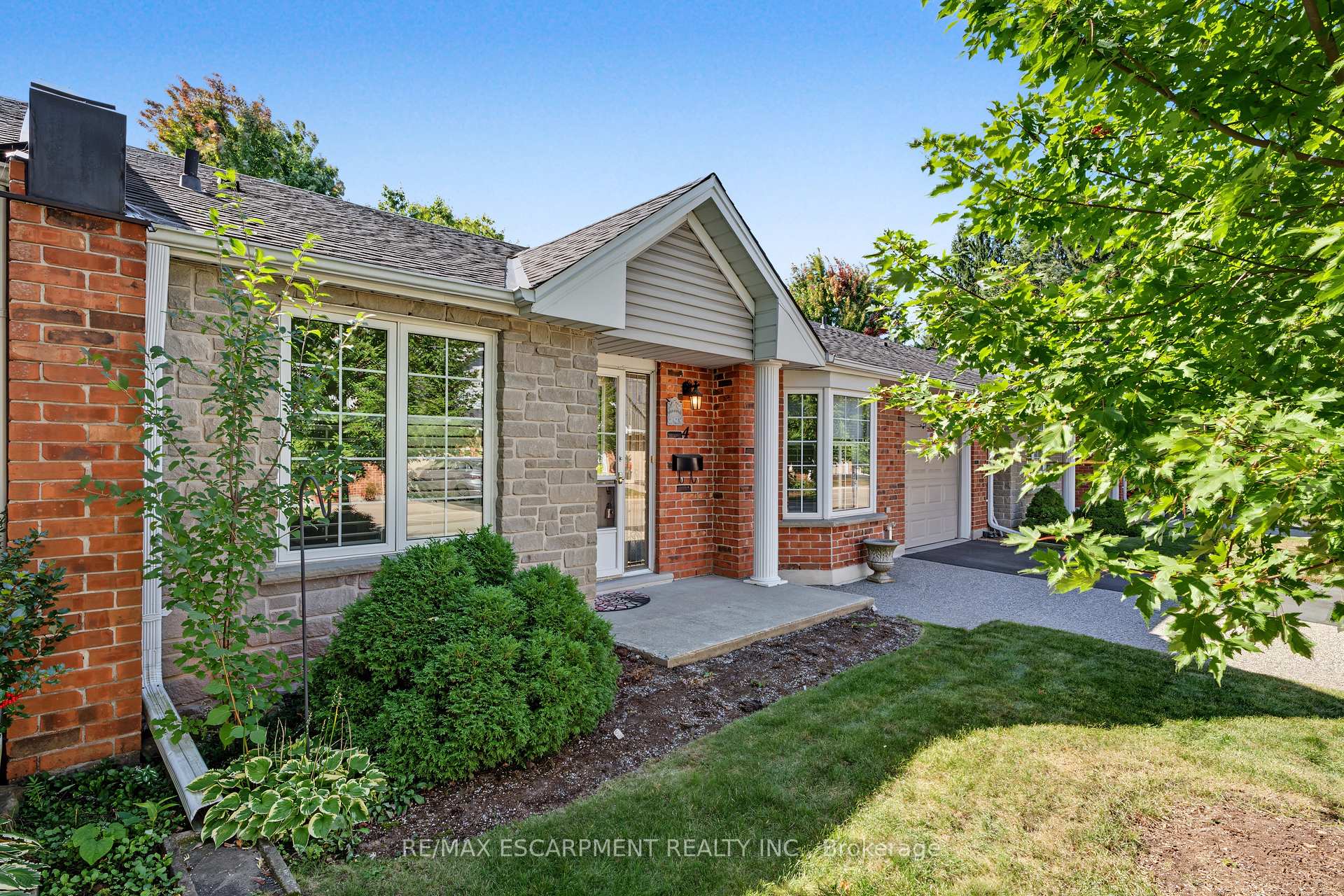 Photo 3 of Unit 4, 173 Wilson Street W, Hamilton, Parkview — HOMEH