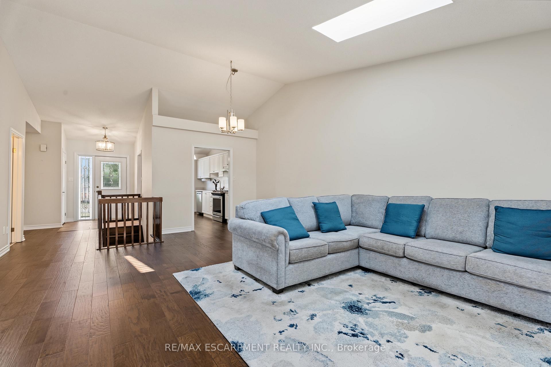 Photo 10 of Unit 4, 173 Wilson Street W, Hamilton, Parkview — HOMEH