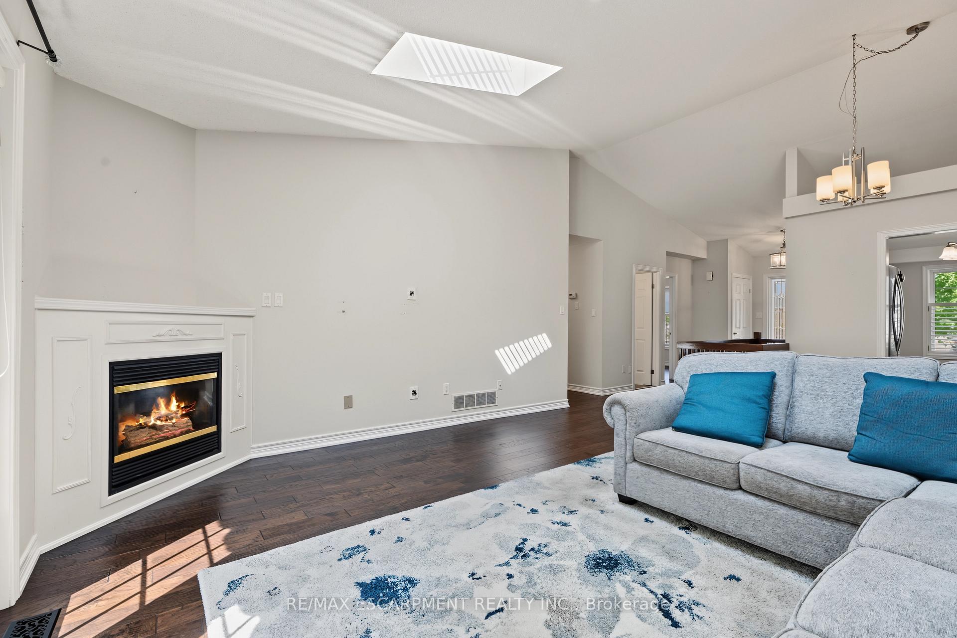 Photo 11 of Unit 4, 173 Wilson Street W, Hamilton, Parkview — HOMEH