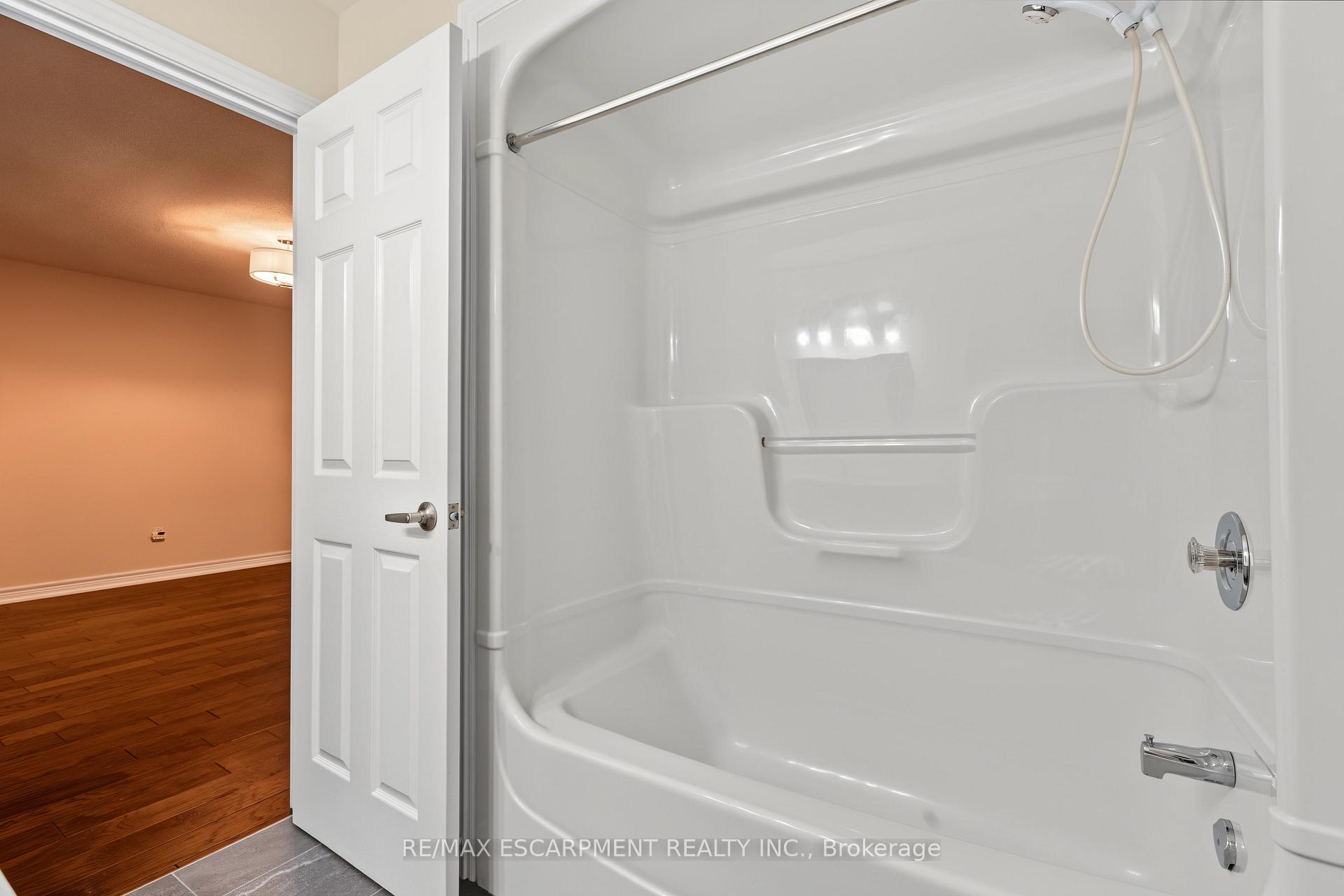 Photo 21 of Unit 4, 173 Wilson Street W, Hamilton, Parkview — HOMEH