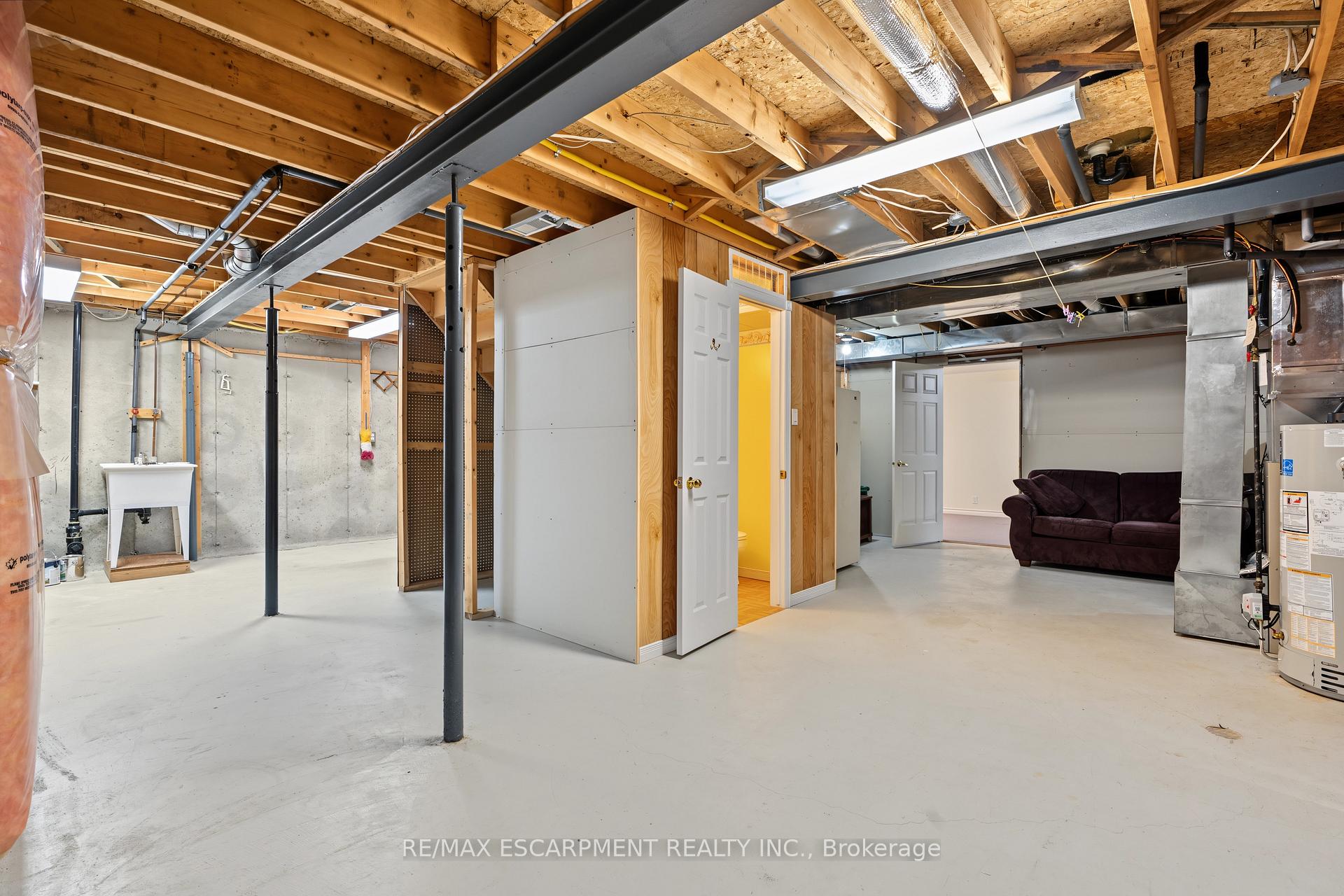 Photo 27 of Unit 4, 173 Wilson Street W, Hamilton, Parkview — HOMEH