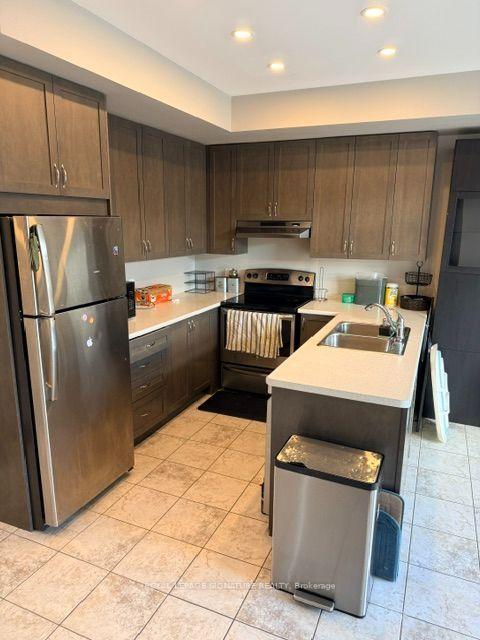 Photo 3 of Unit 41, 4167 Palermo Common, Burlington, Shoreacres — HOMEH