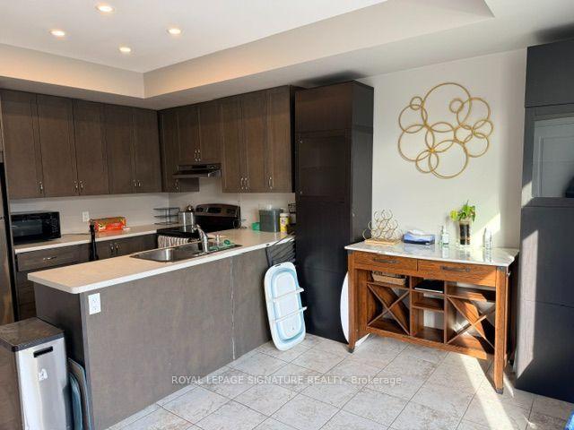 Photo 5 of Unit 41, 4167 Palermo Common, Burlington, Shoreacres — HOMEH