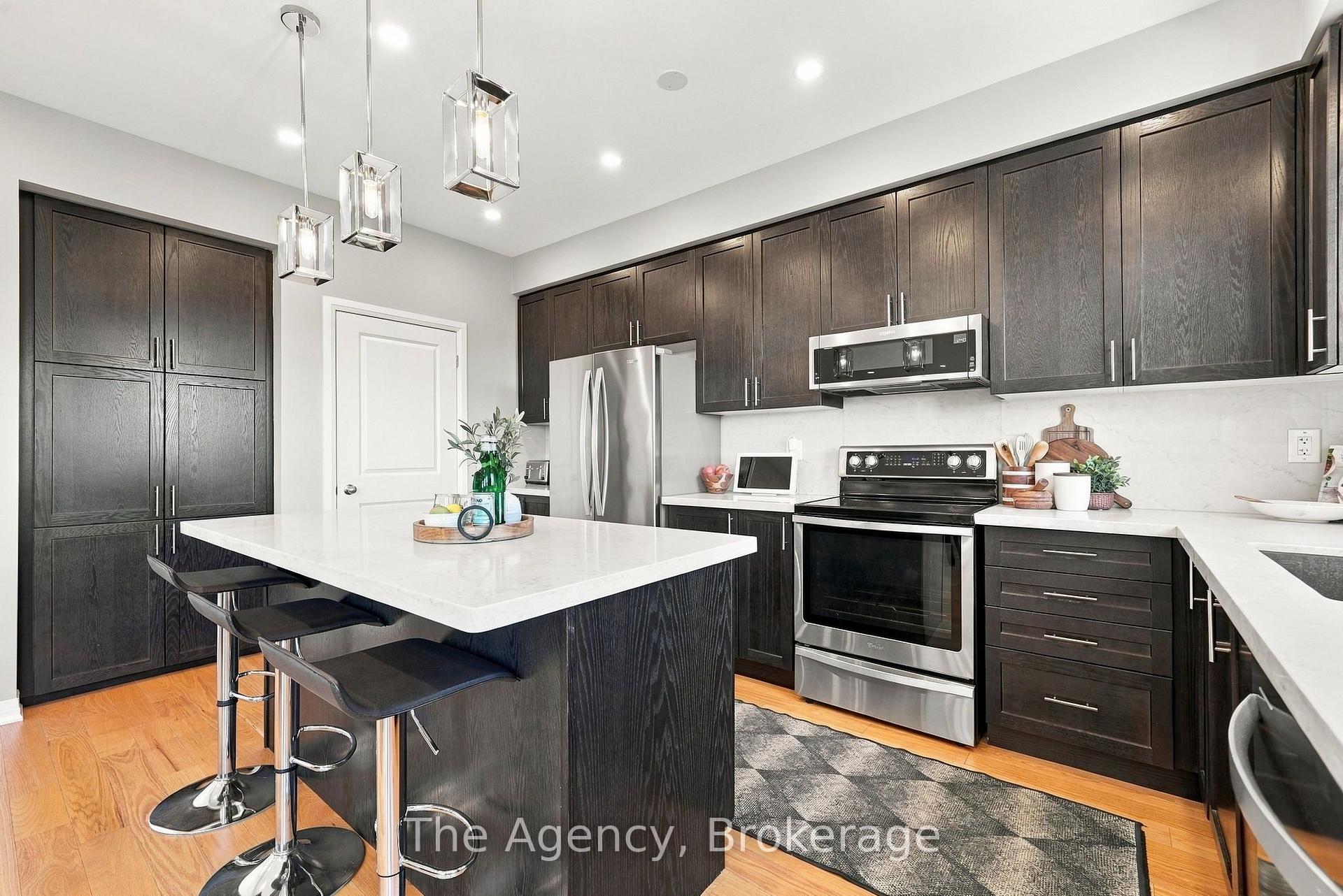 Photo 16 of 39 Yacht Drive, Clarington, Bowmanville — HOMEH