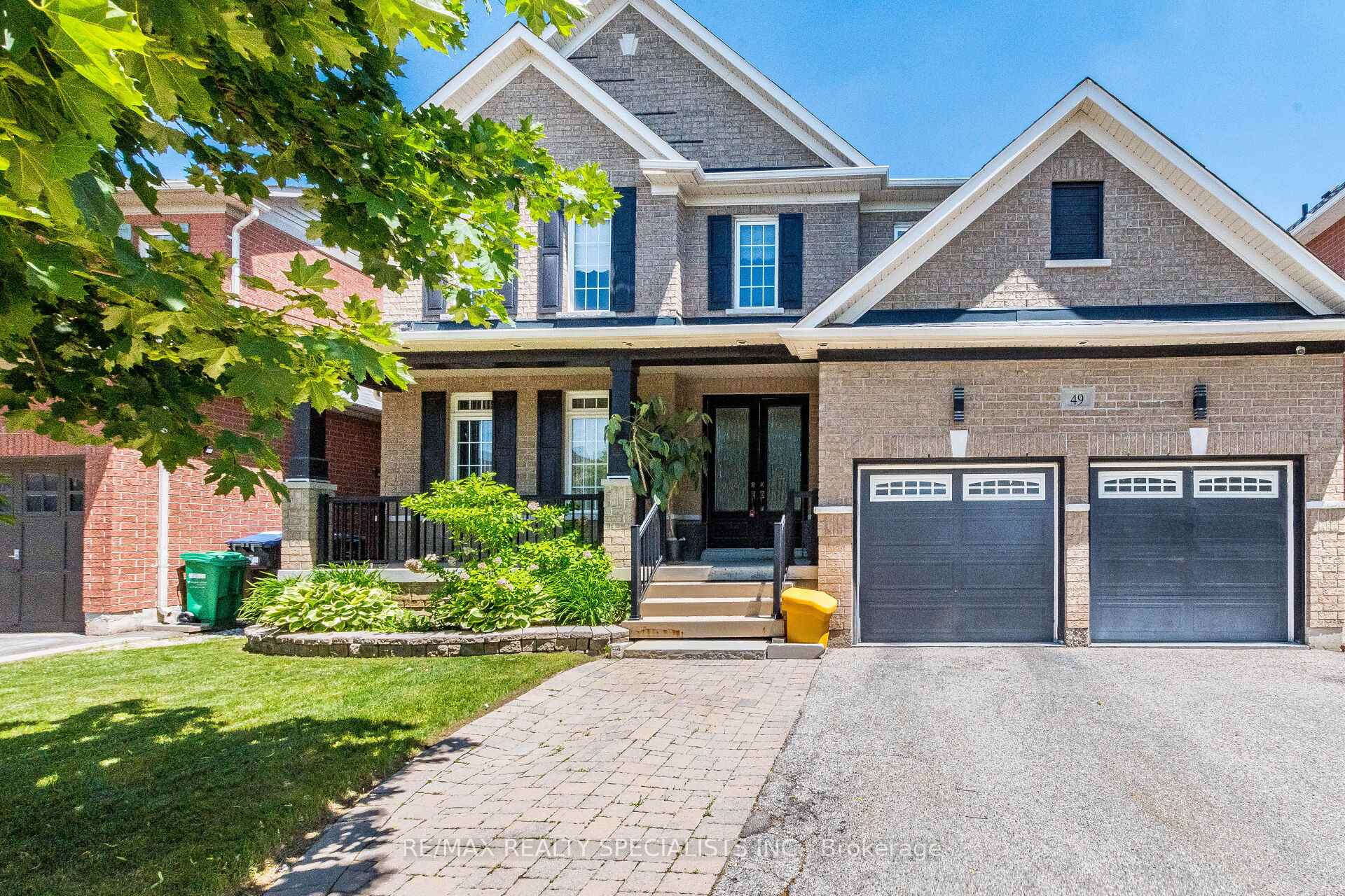 Photo 3 of 49 Maisonneuve Boulevard, Brampton, Vales of Castlemore North — HOMEH