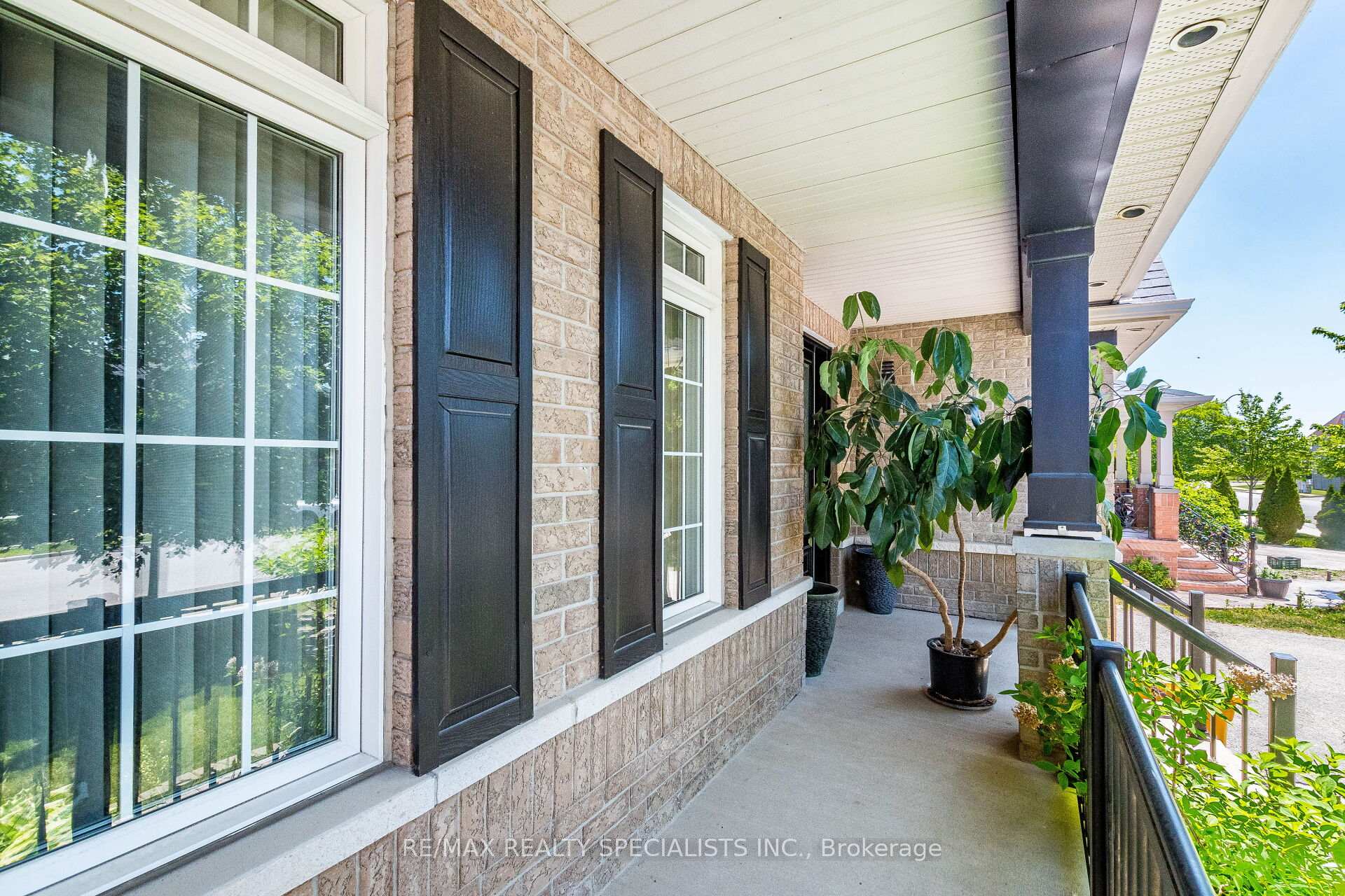 Photo 5 of 49 Maisonneuve Boulevard, Brampton, Vales of Castlemore North — HOMEH