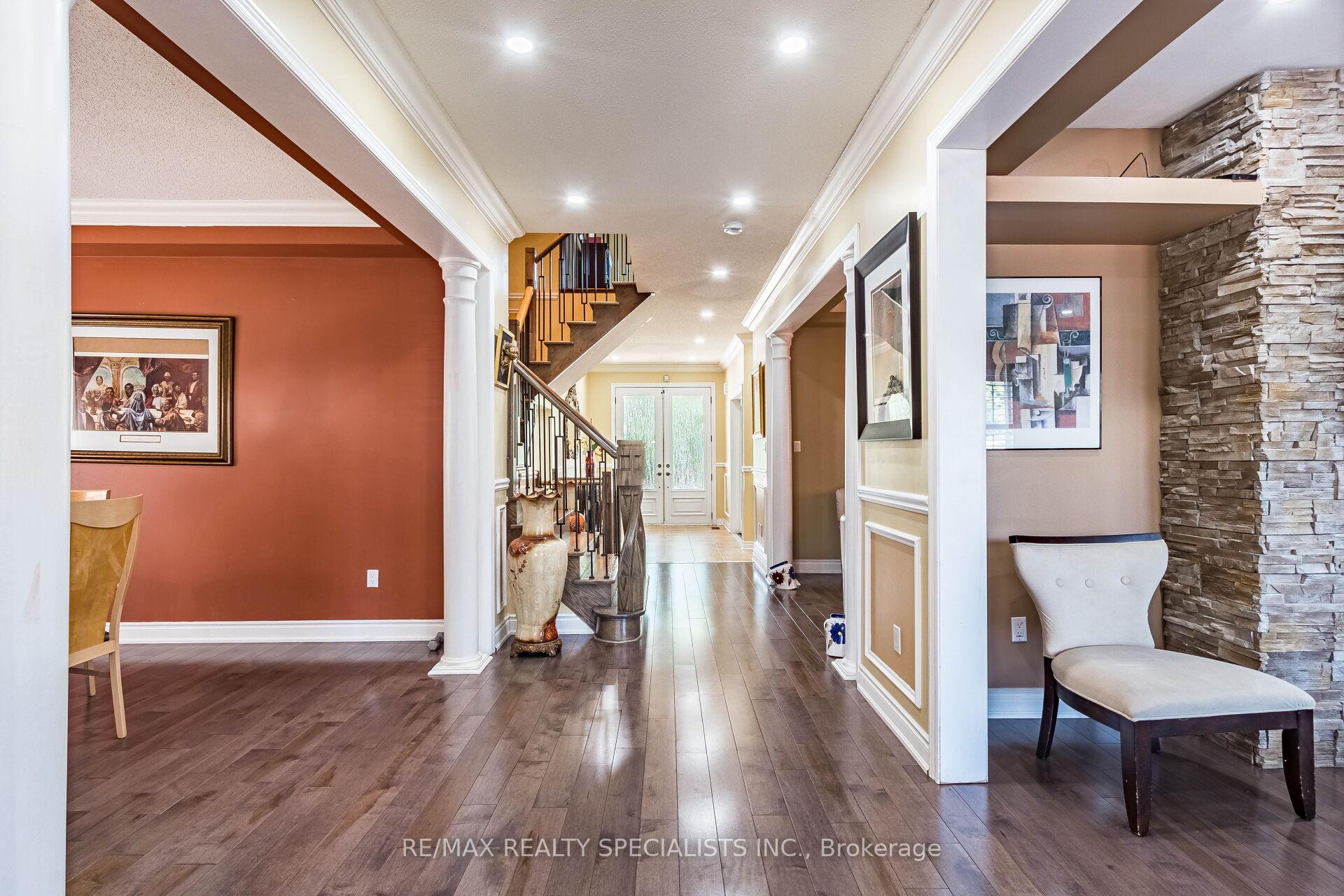 Photo 9 of 49 Maisonneuve Boulevard, Brampton, Vales of Castlemore North — HOMEH