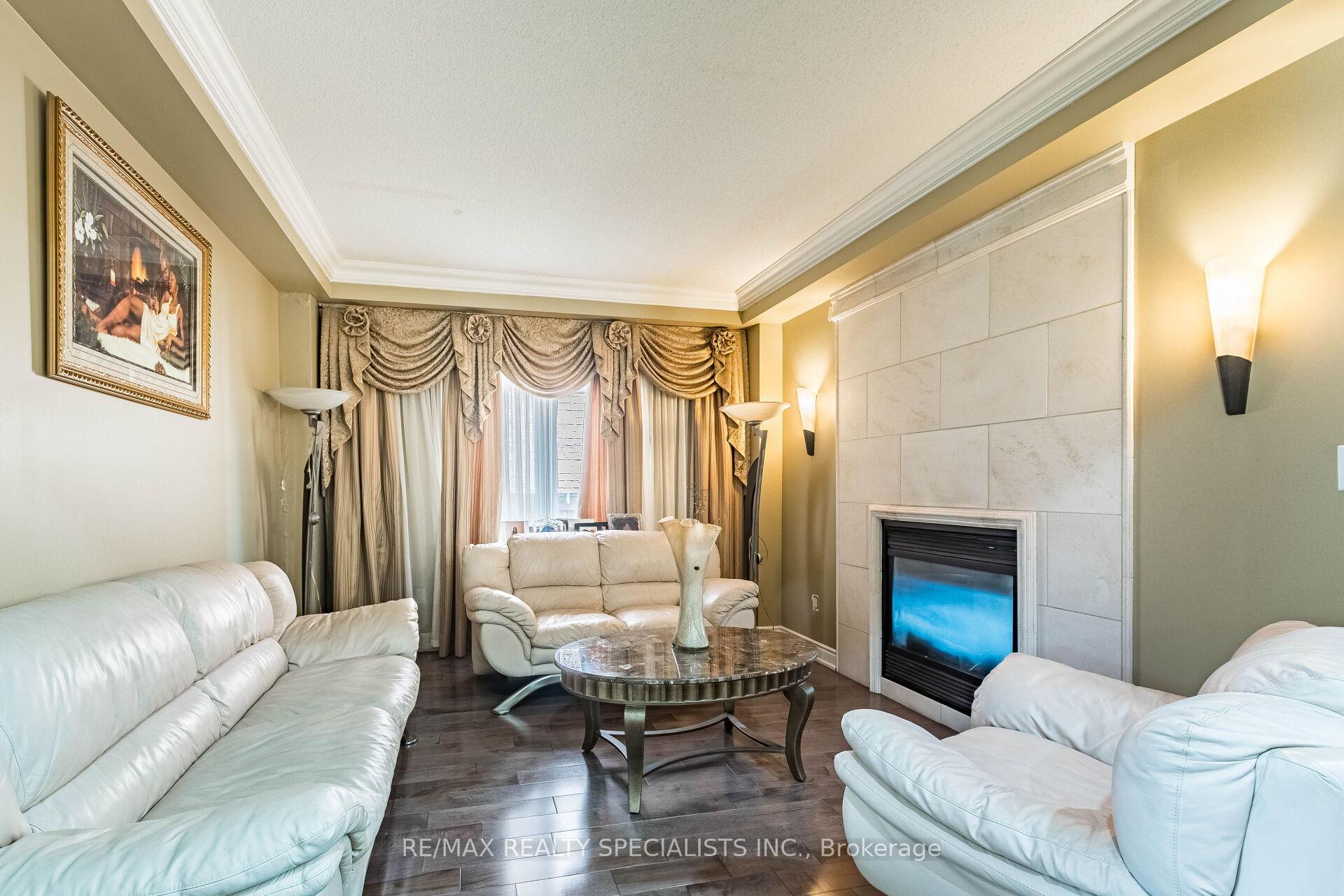 Photo 11 of 49 Maisonneuve Boulevard, Brampton, Vales of Castlemore North — HOMEH