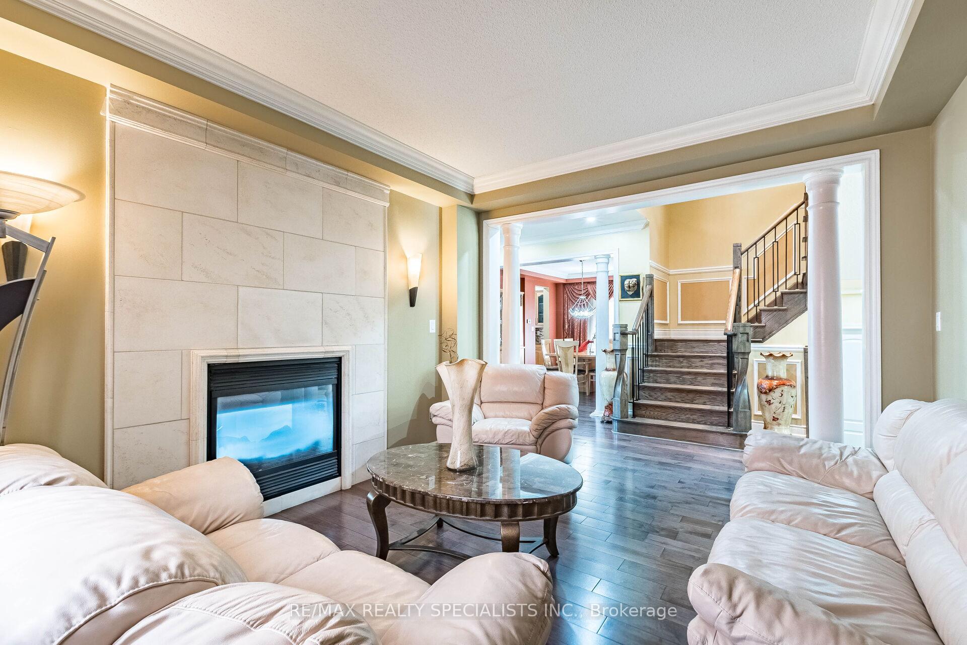 Photo 12 of 49 Maisonneuve Boulevard, Brampton, Vales of Castlemore North — HOMEH