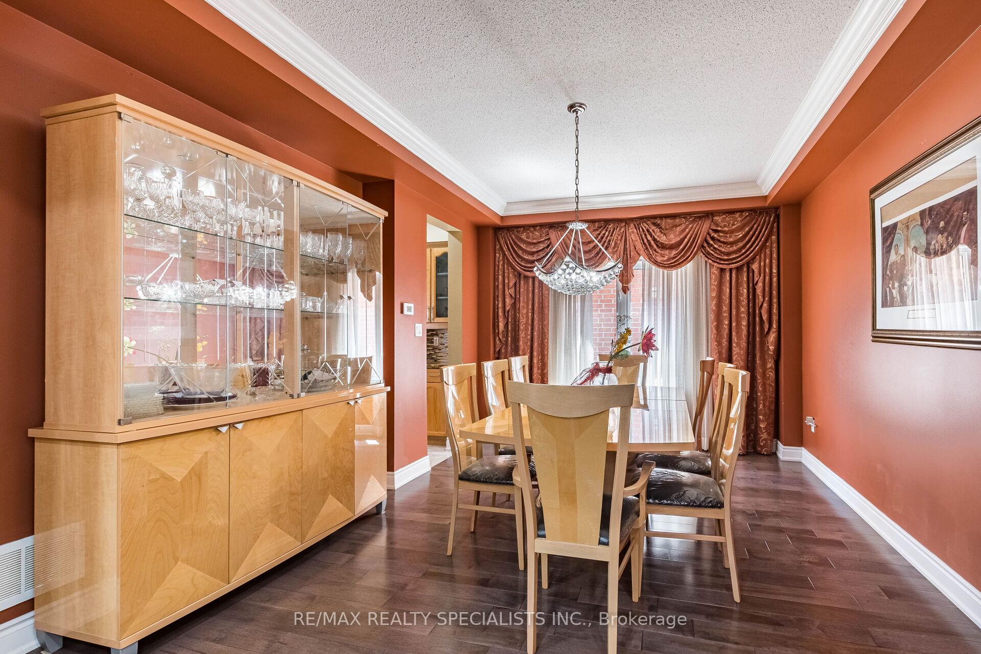 Photo 13 of 49 Maisonneuve Boulevard, Brampton, Vales of Castlemore North — HOMEH