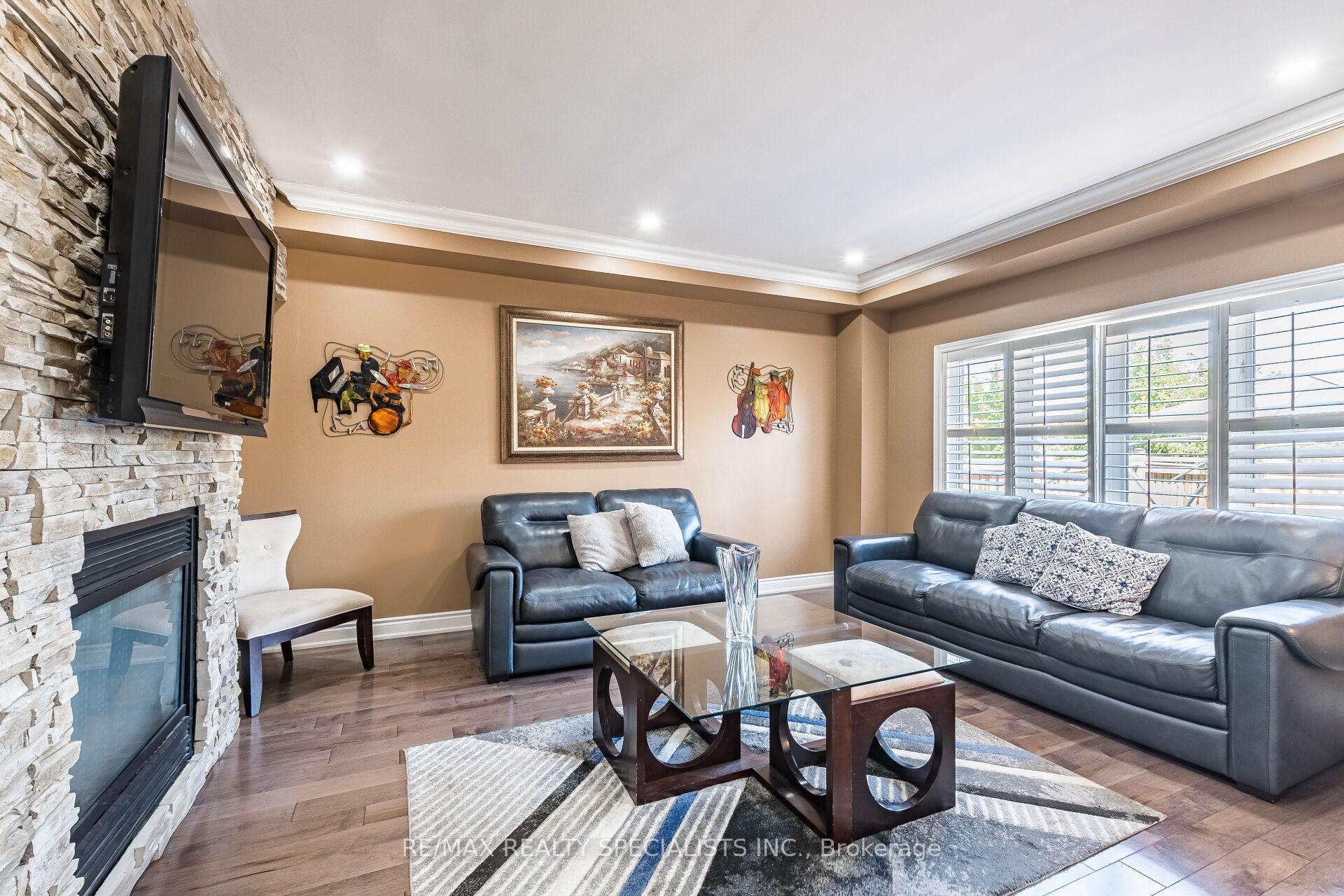 Photo 15 of 49 Maisonneuve Boulevard, Brampton, Vales of Castlemore North — HOMEH