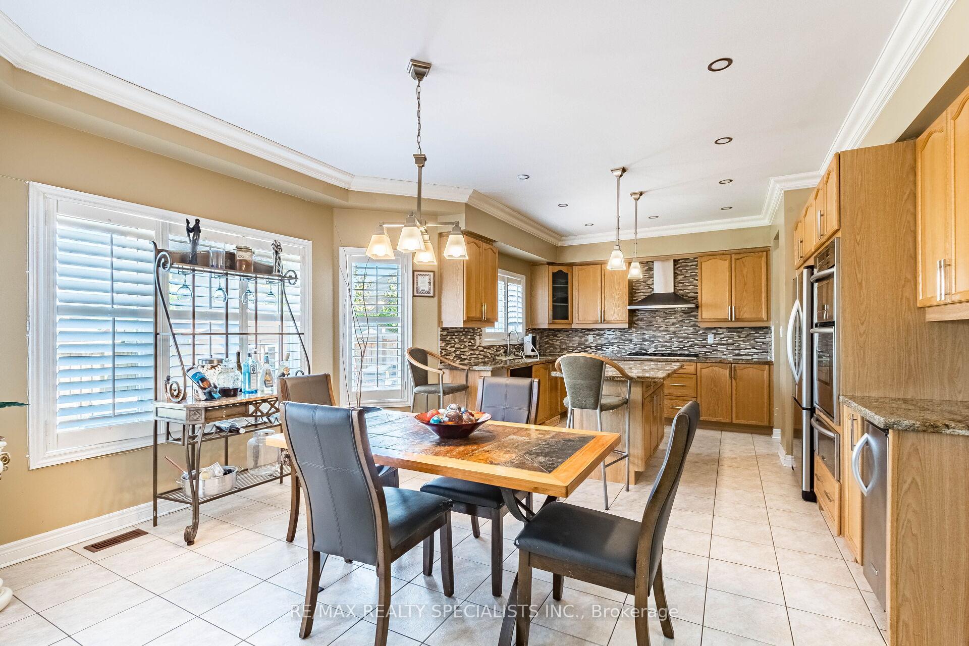 Photo 18 of 49 Maisonneuve Boulevard, Brampton, Vales of Castlemore North — HOMEH