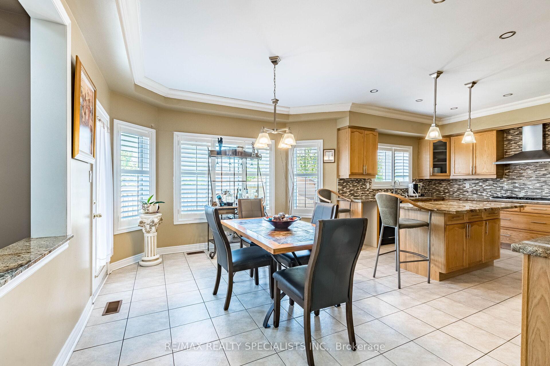 Photo 19 of 49 Maisonneuve Boulevard, Brampton, Vales of Castlemore North — HOMEH