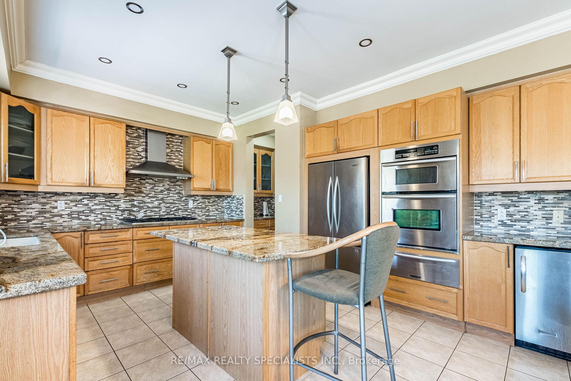 Photo 21 of 49 Maisonneuve Boulevard, Brampton, Vales of Castlemore North — HOMEH