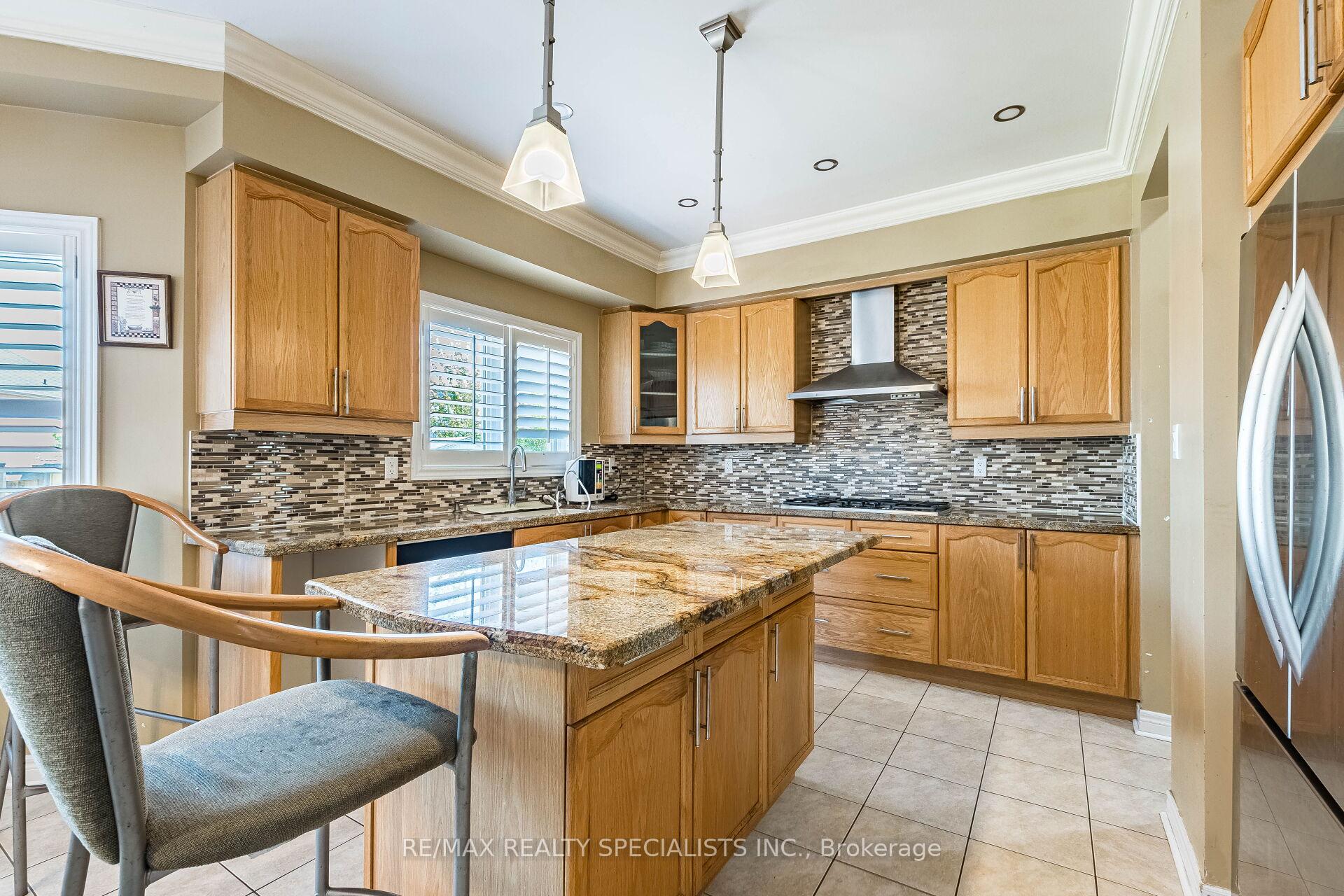 Photo 22 of 49 Maisonneuve Boulevard, Brampton, Vales of Castlemore North — HOMEH