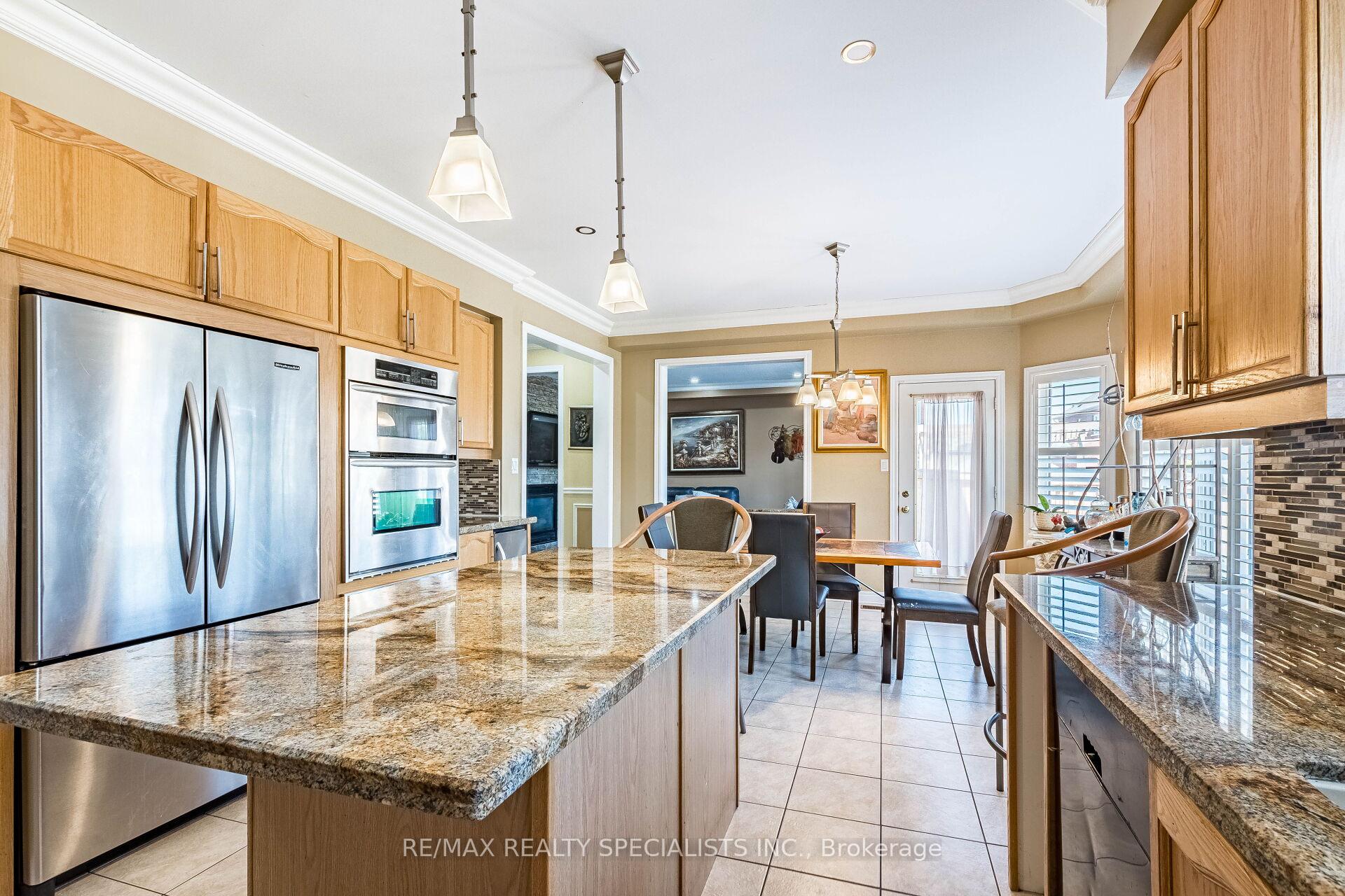 Photo 23 of 49 Maisonneuve Boulevard, Brampton, Vales of Castlemore North — HOMEH