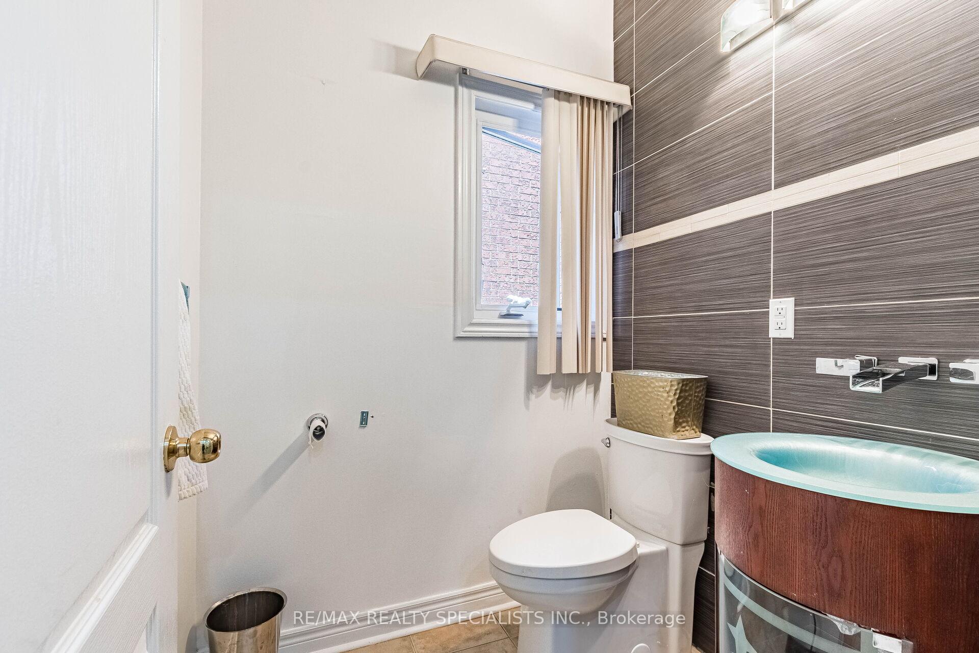 Photo 24 of 49 Maisonneuve Boulevard, Brampton, Vales of Castlemore North — HOMEH