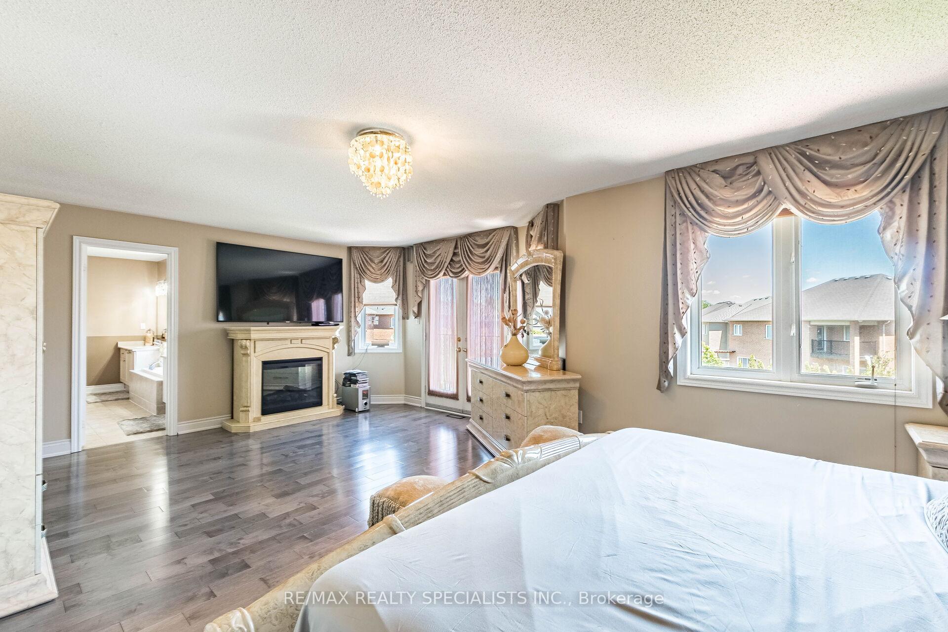 Photo 31 of 49 Maisonneuve Boulevard, Brampton, Vales of Castlemore North — HOMEH
