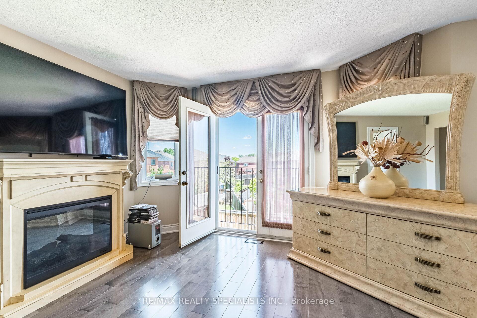 Photo 32 of 49 Maisonneuve Boulevard, Brampton, Vales of Castlemore North — HOMEH