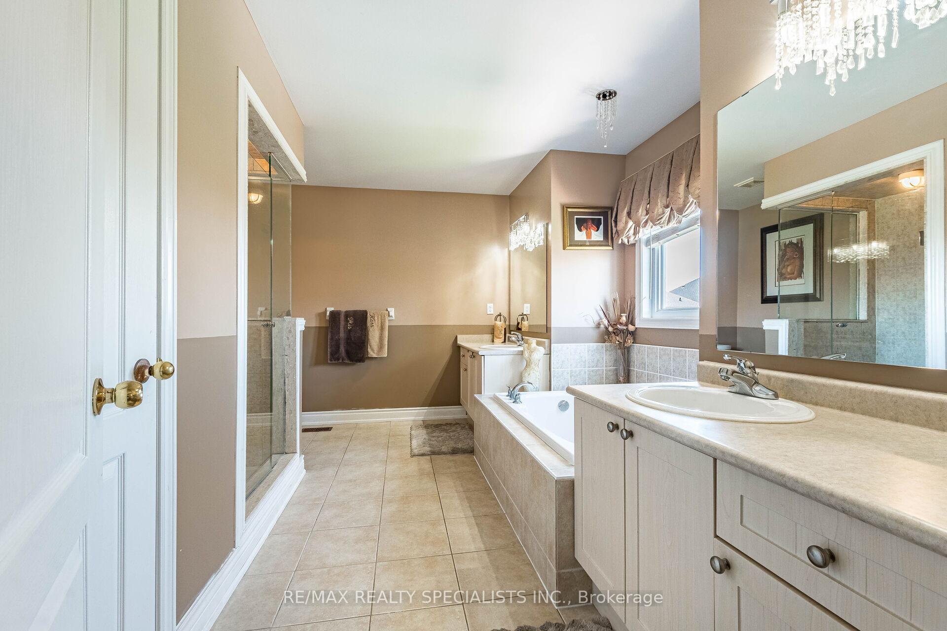 Photo 33 of 49 Maisonneuve Boulevard, Brampton, Vales of Castlemore North — HOMEH