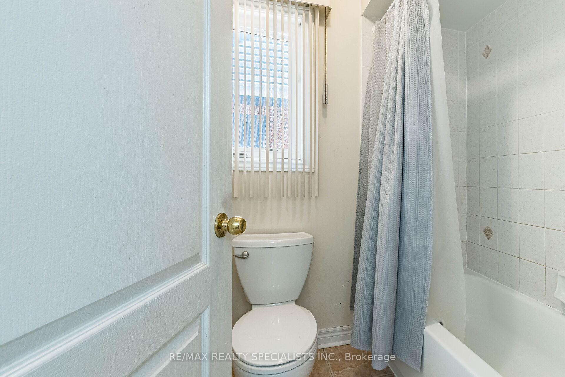 Photo 39 of 49 Maisonneuve Boulevard, Brampton, Vales of Castlemore North — HOMEH