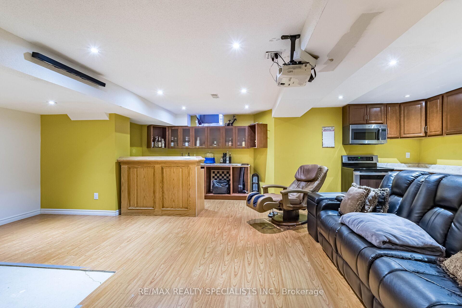 Photo 42 of 49 Maisonneuve Boulevard, Brampton, Vales of Castlemore North — HOMEH