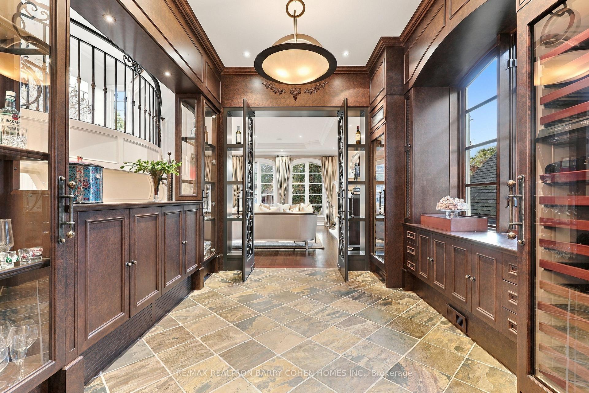 Photo 5 of 11 Doon Road, North York, Bridle Path-Sunnybrook-York Mills — HOMEH