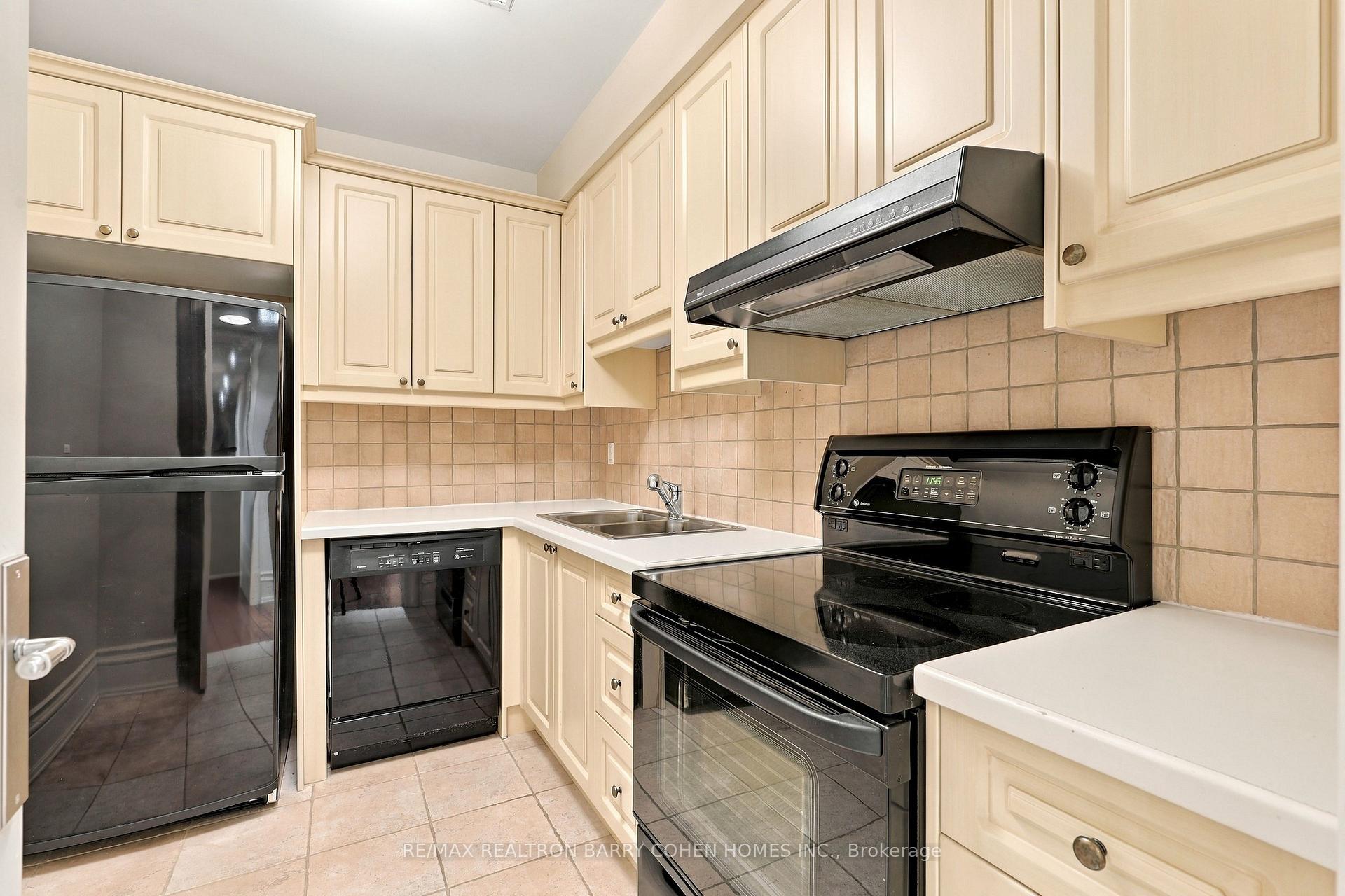 Photo 35 of 11 Doon Road, North York, Bridle Path-Sunnybrook-York Mills — HOMEH