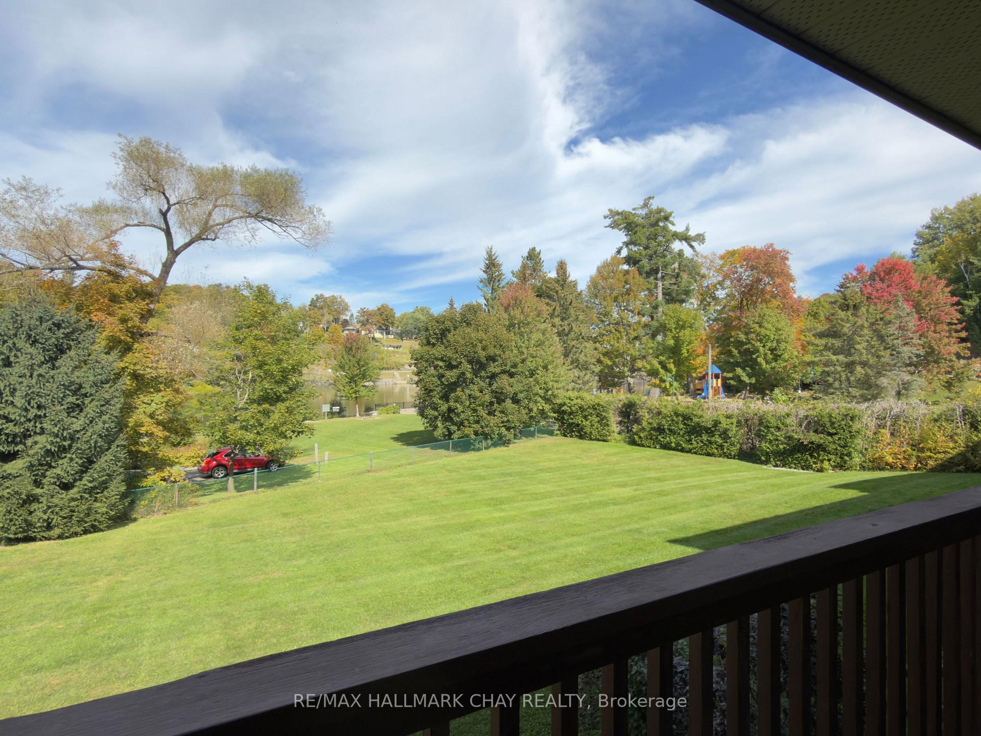 Photo 3 of Unit 11, 142 Ecclestone Drive, Bracebridge — HOMEH