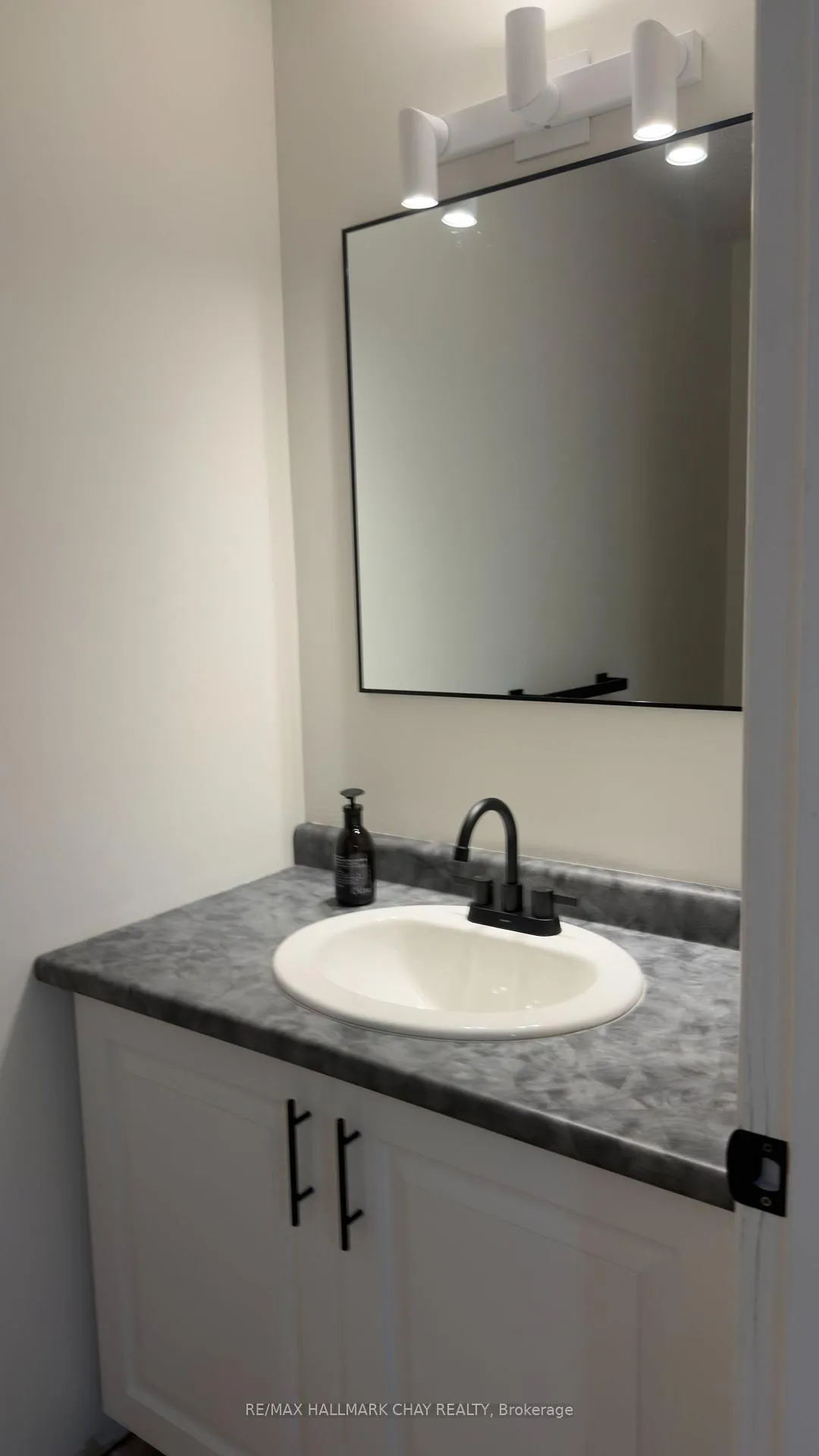 Photo 10 of Unit 11, 142 Ecclestone Drive, Bracebridge — HOMEH