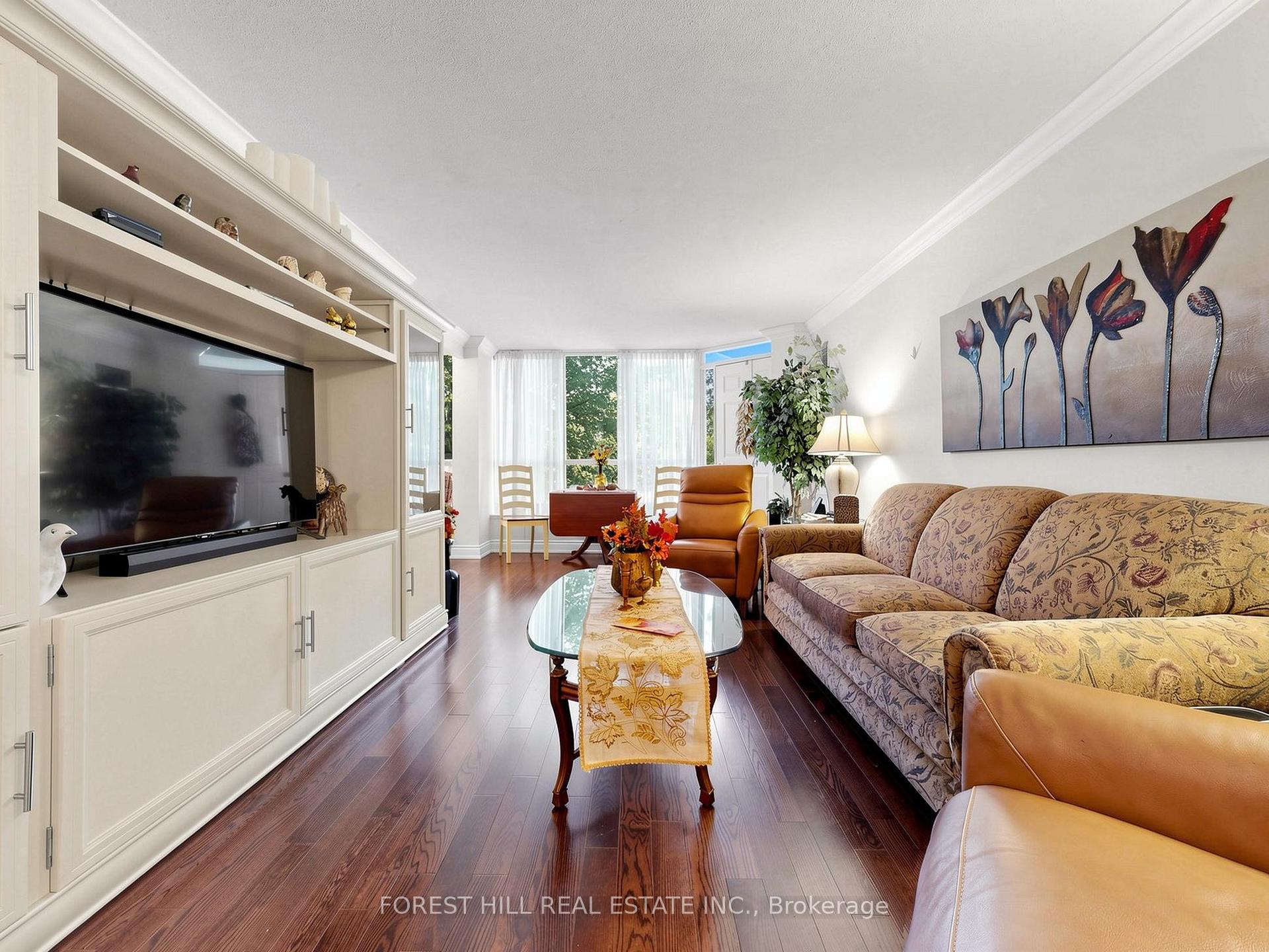 Photo 4 of Unit 225, 14924 Yonge Street, Aurora, Aurora Highlands — HOMEH
