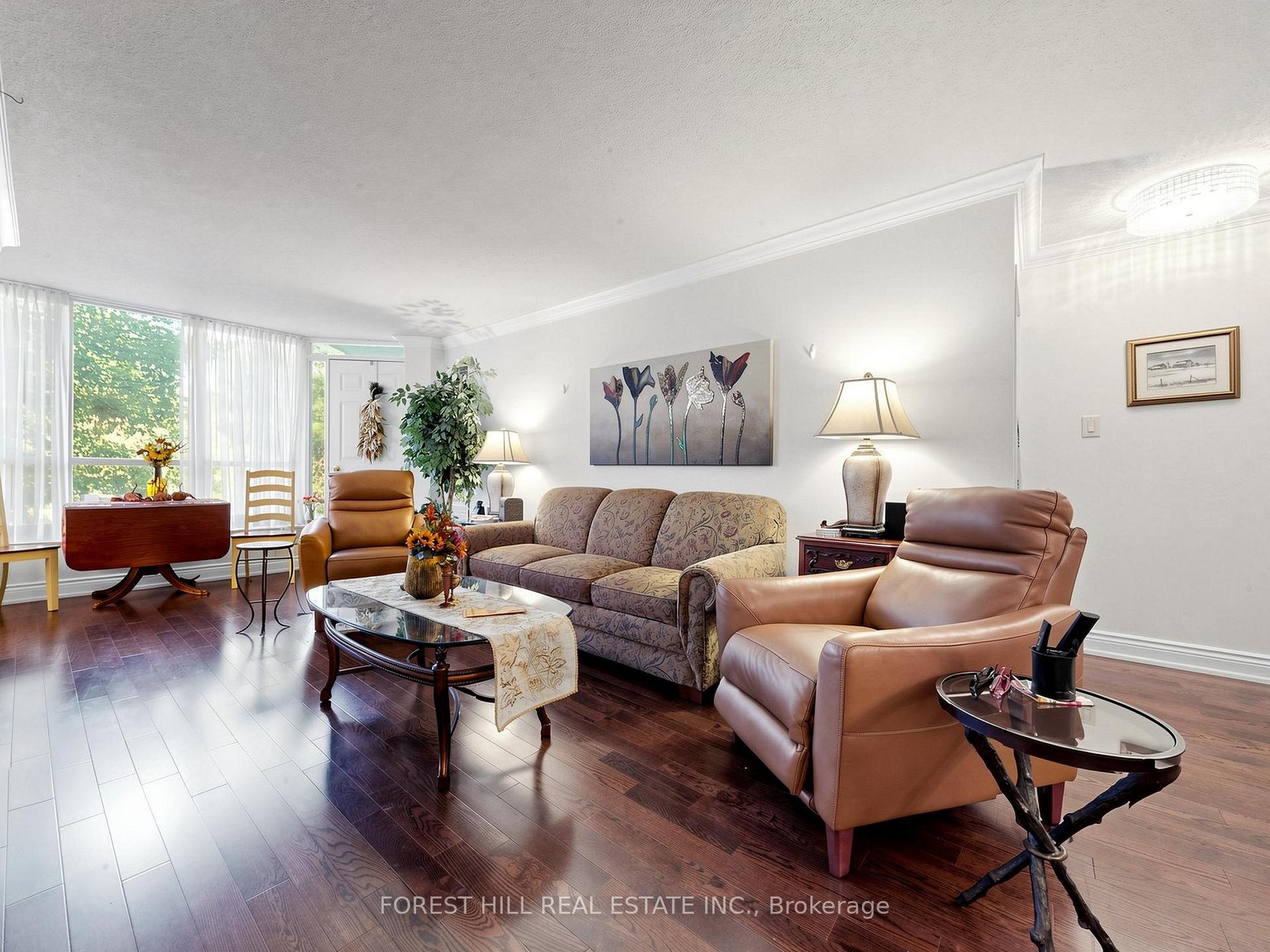 Photo 5 of Unit 225, 14924 Yonge Street, Aurora, Aurora Highlands — HOMEH