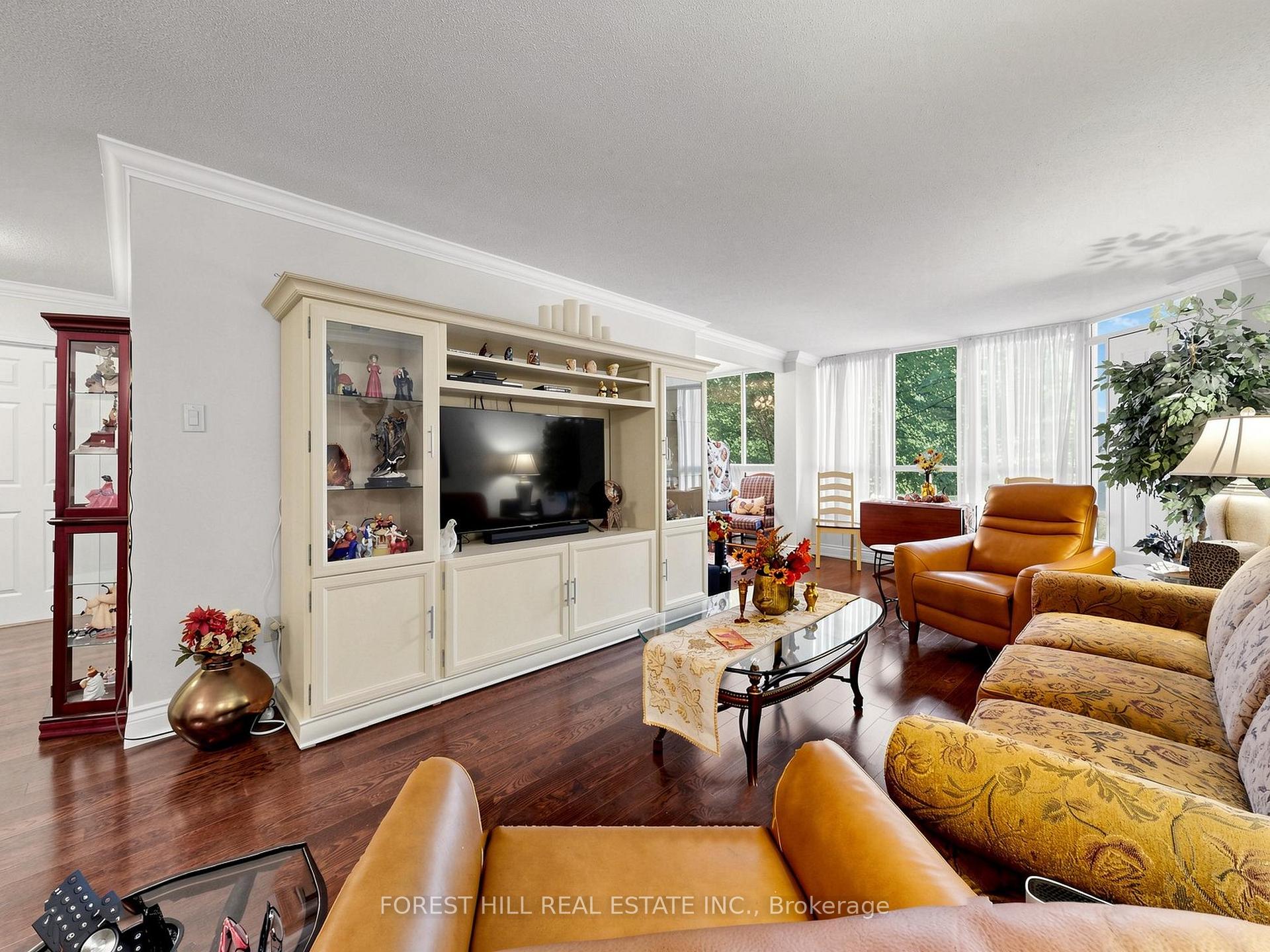 Photo 7 of Unit 225, 14924 Yonge Street, Aurora, Aurora Highlands — HOMEH