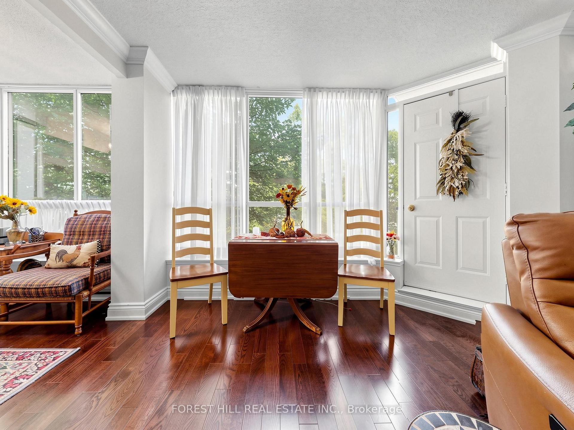 Photo 8 of Unit 225, 14924 Yonge Street, Aurora, Aurora Highlands — HOMEH
