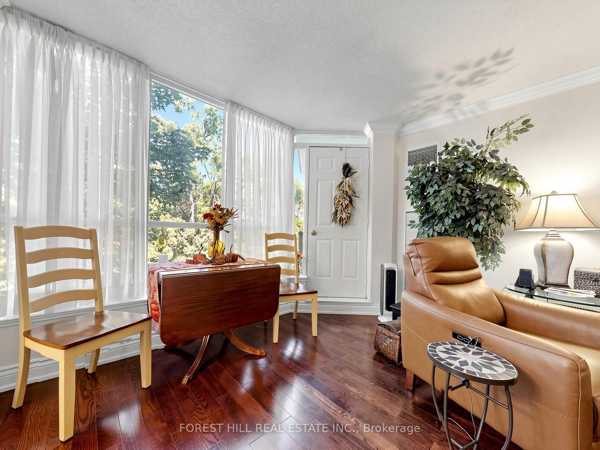 Photo 9 of Unit 225, 14924 Yonge Street, Aurora, Aurora Highlands — HOMEH