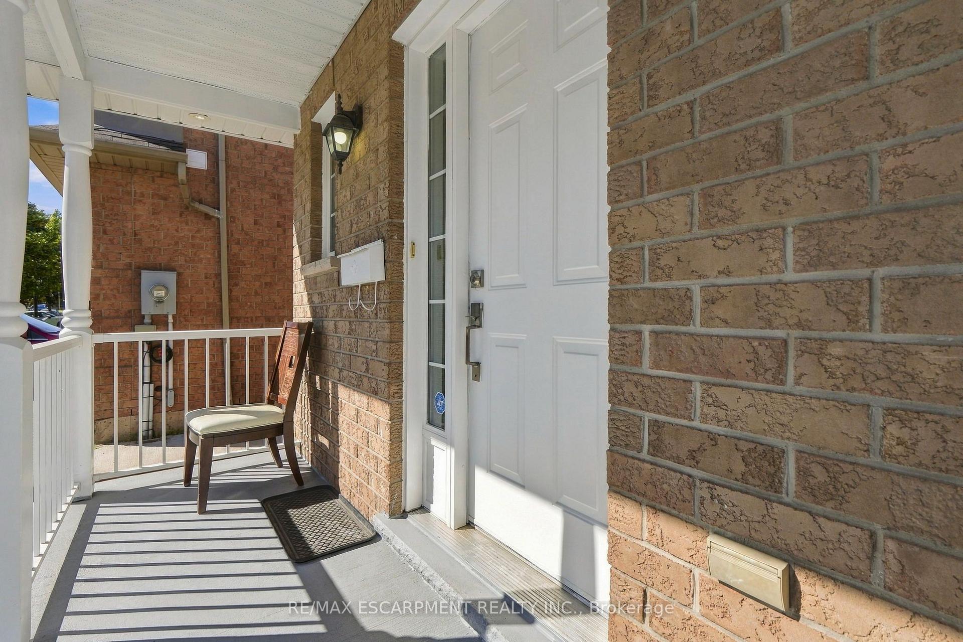 Photo 4 of 31 Peachwood Crescent, Hamilton, Stoney Creek — HOMEH