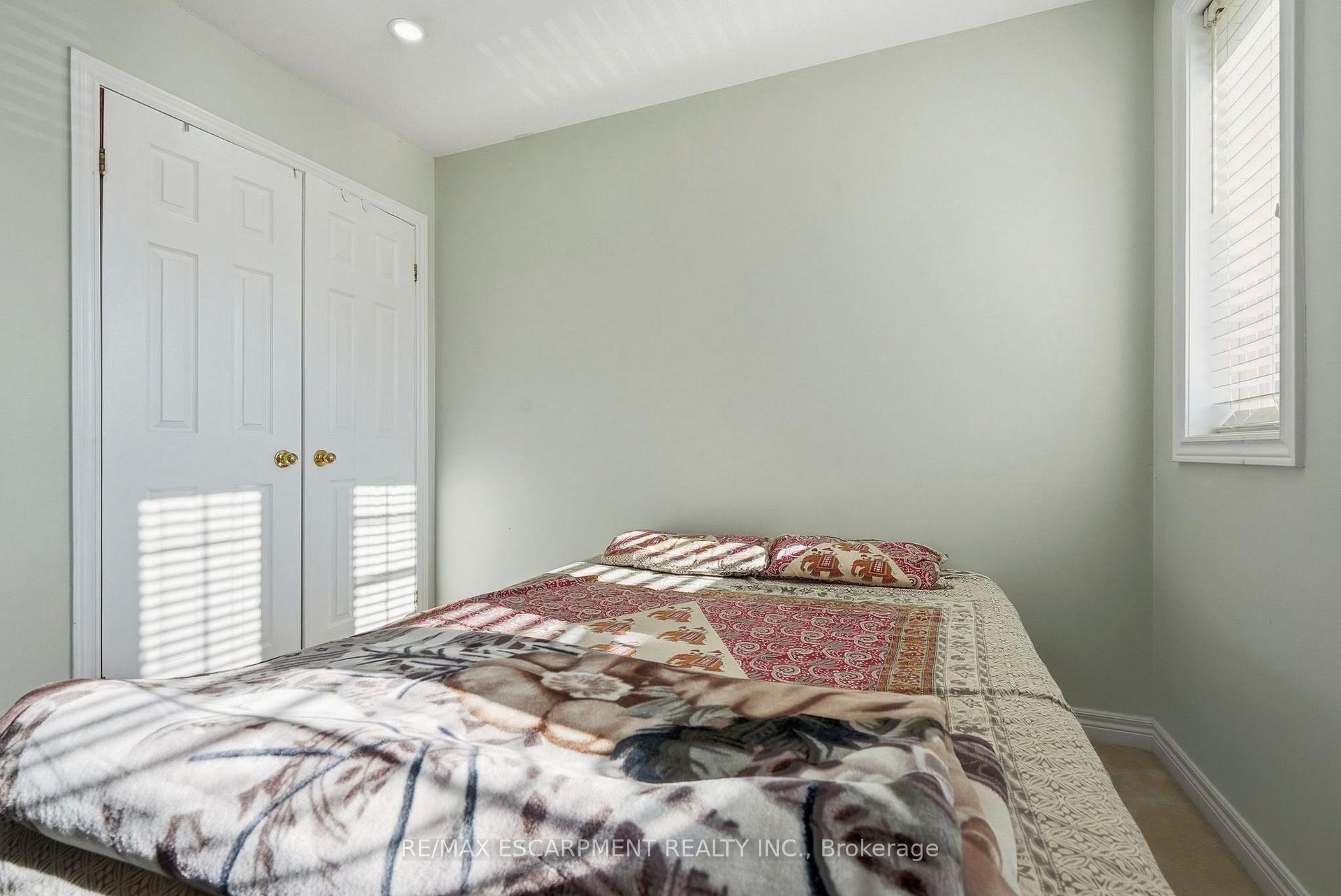 Photo 21 of 31 Peachwood Crescent, Hamilton, Stoney Creek — HOMEH