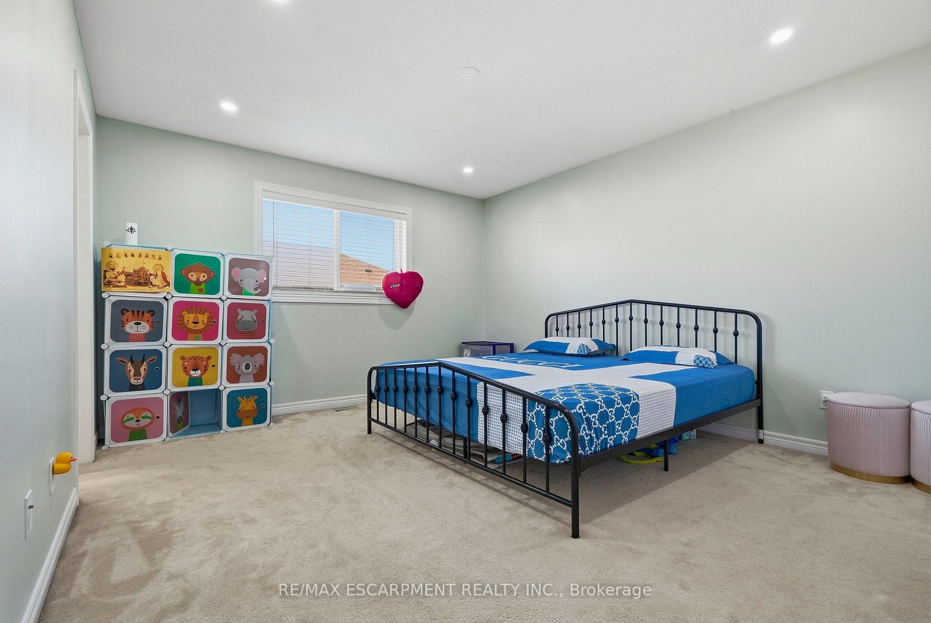 Photo 22 of 31 Peachwood Crescent, Hamilton, Stoney Creek — HOMEH