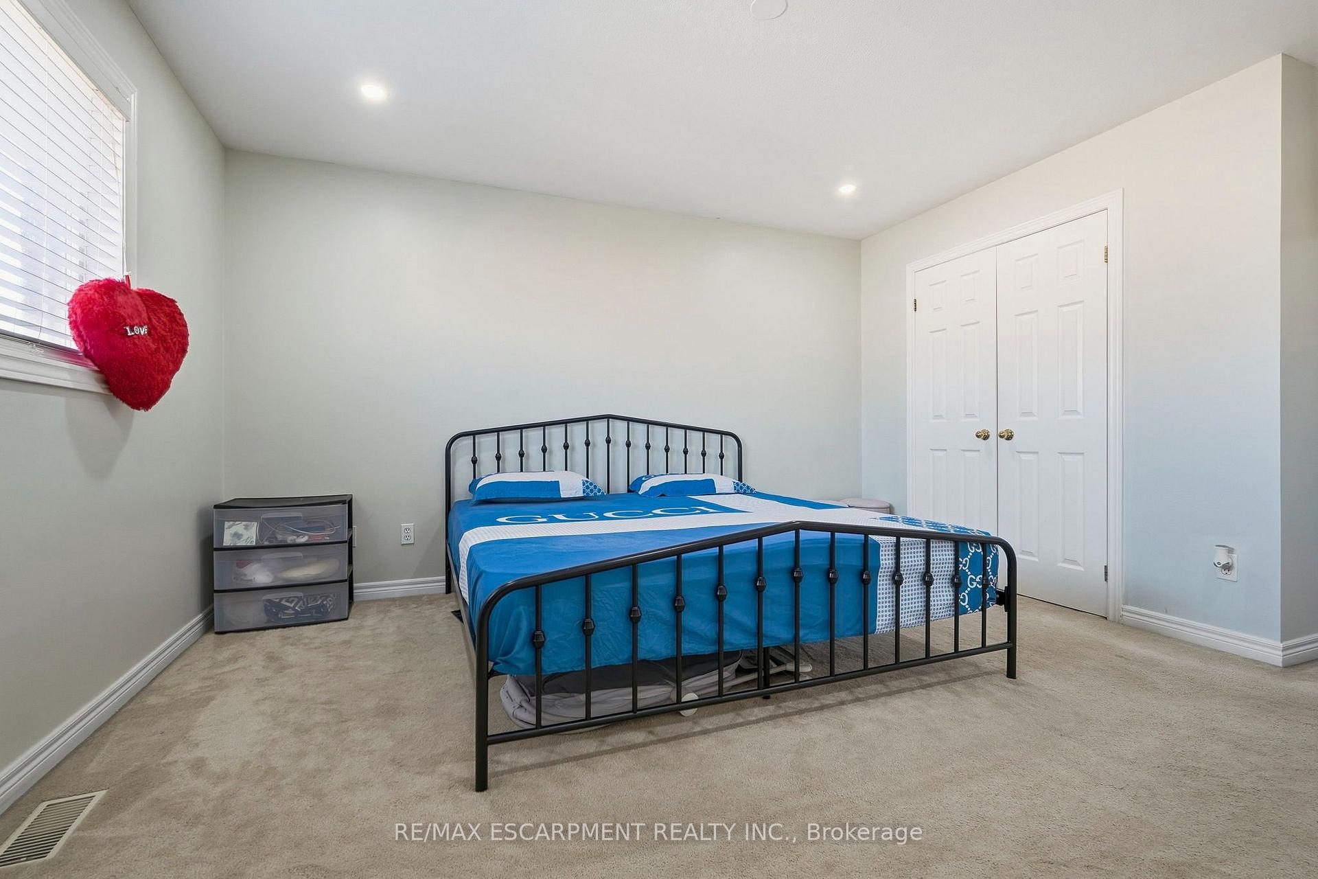 Photo 23 of 31 Peachwood Crescent, Hamilton, Stoney Creek — HOMEH