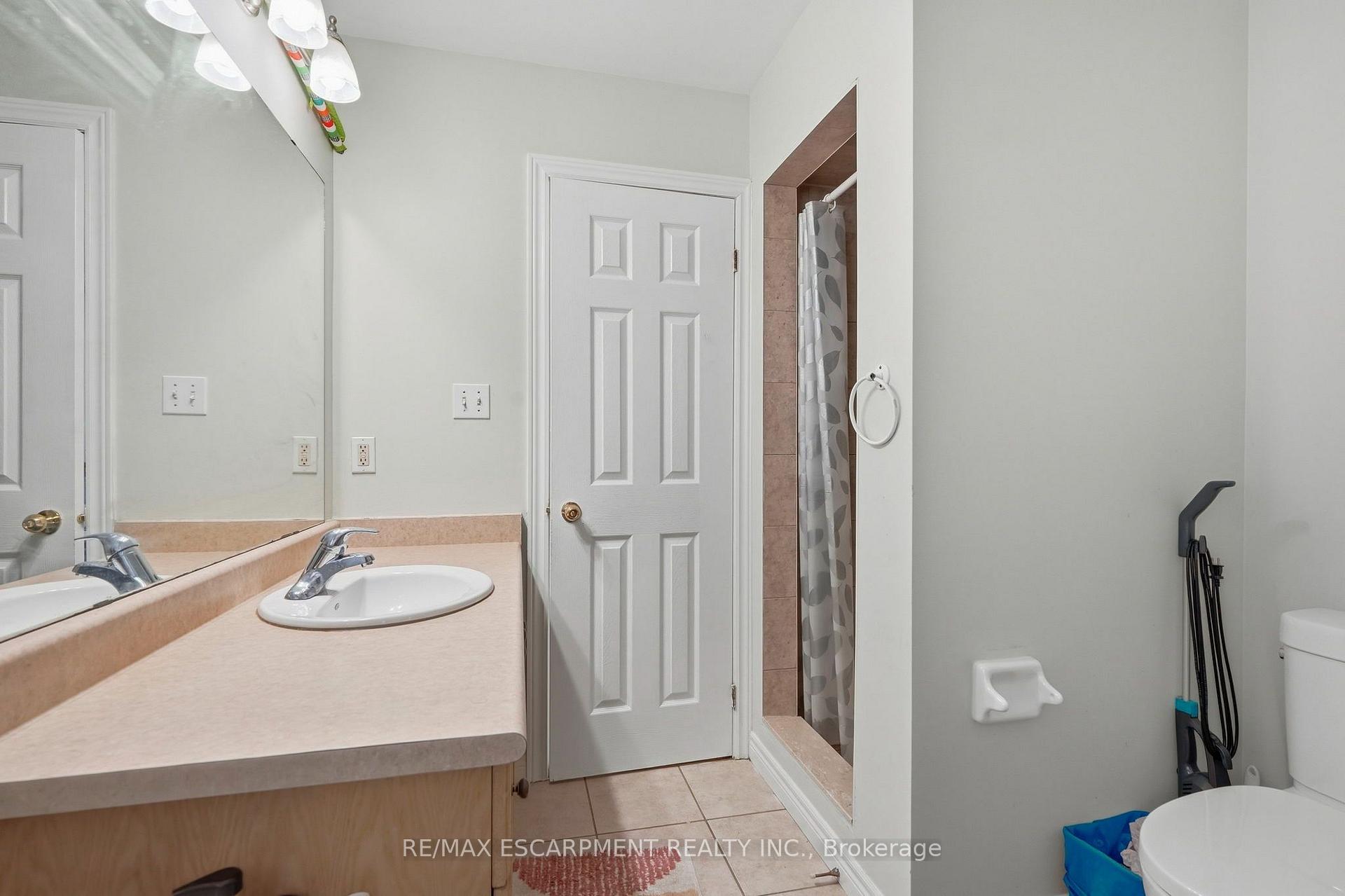 Photo 26 of 31 Peachwood Crescent, Hamilton, Stoney Creek — HOMEH