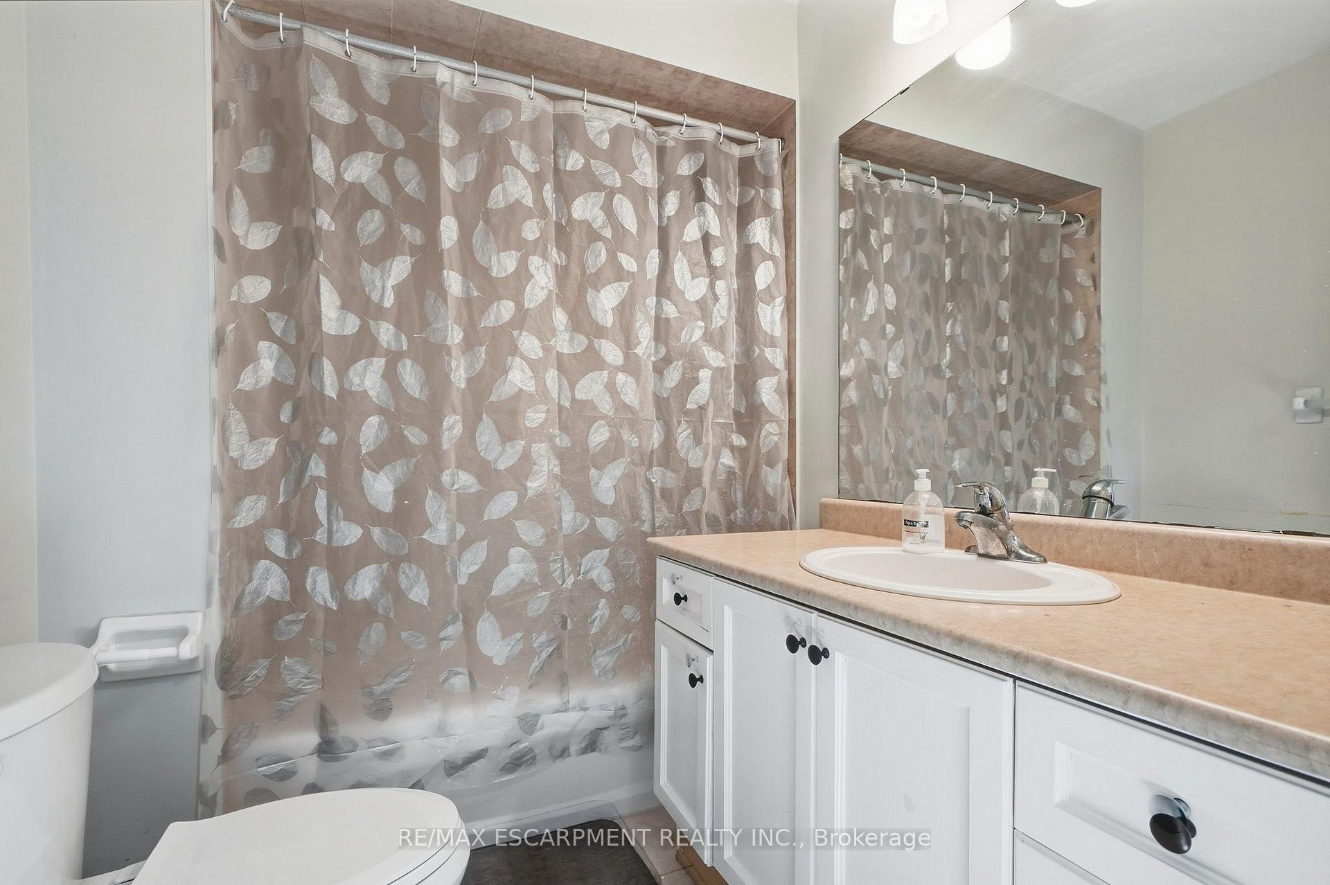 Photo 28 of 31 Peachwood Crescent, Hamilton, Stoney Creek — HOMEH
