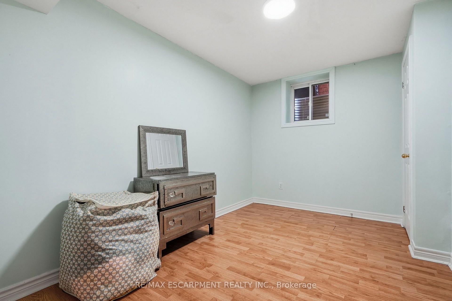 Photo 34 of 31 Peachwood Crescent, Hamilton, Stoney Creek — HOMEH