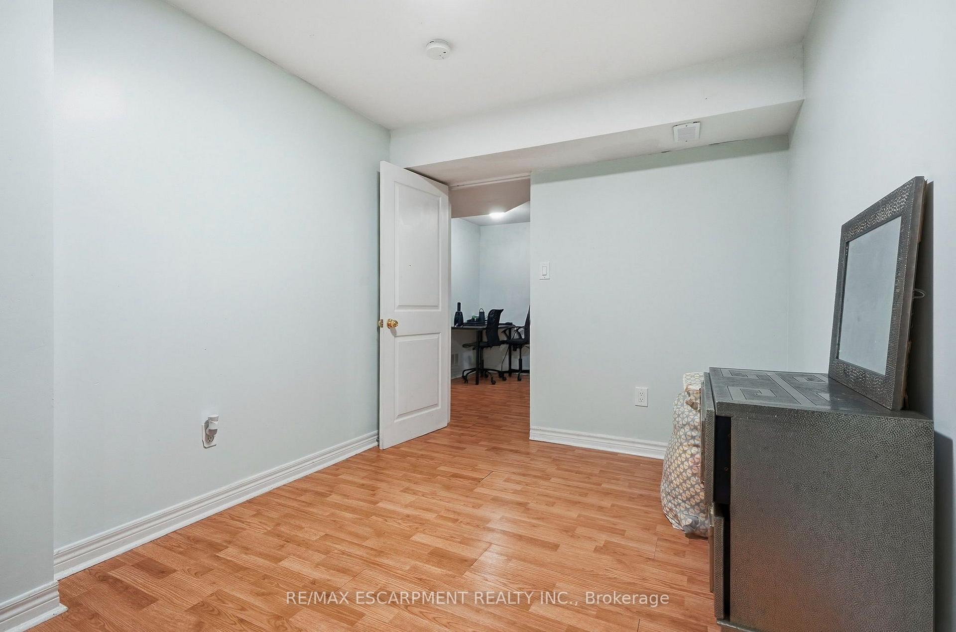 Photo 35 of 31 Peachwood Crescent, Hamilton, Stoney Creek — HOMEH