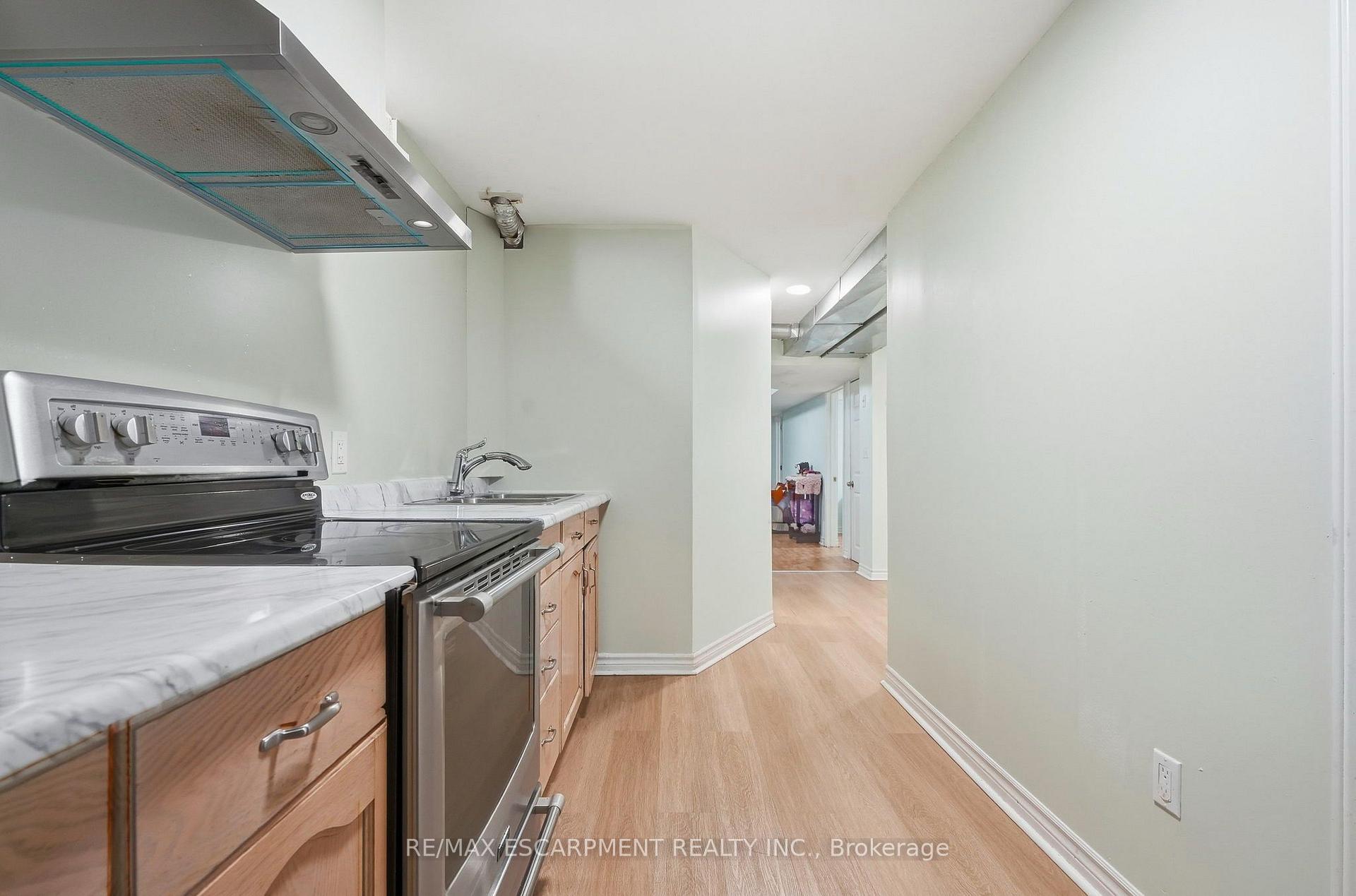 Photo 37 of 31 Peachwood Crescent, Hamilton, Stoney Creek — HOMEH
